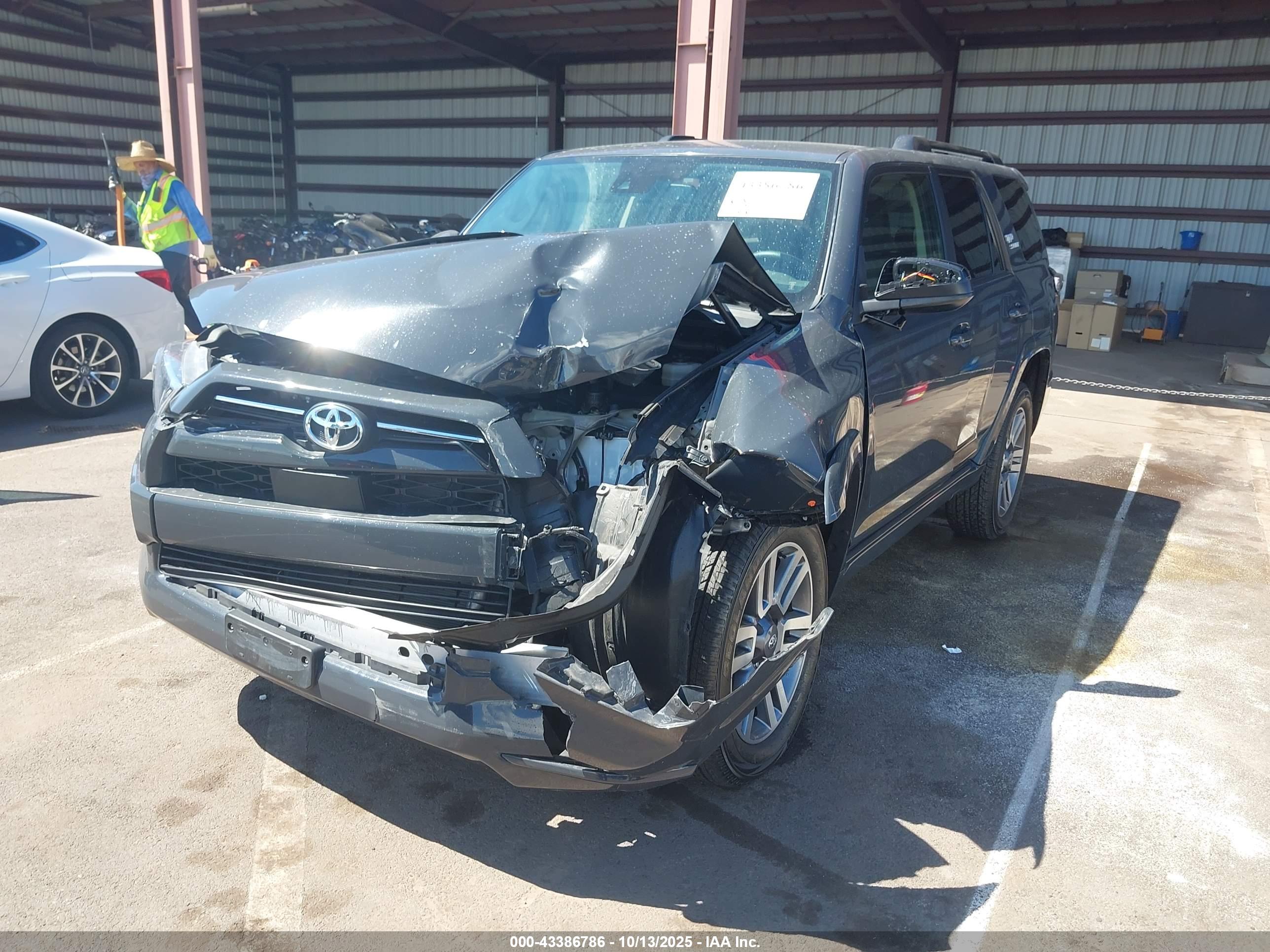 TOYOTA 4RUNNER image 6