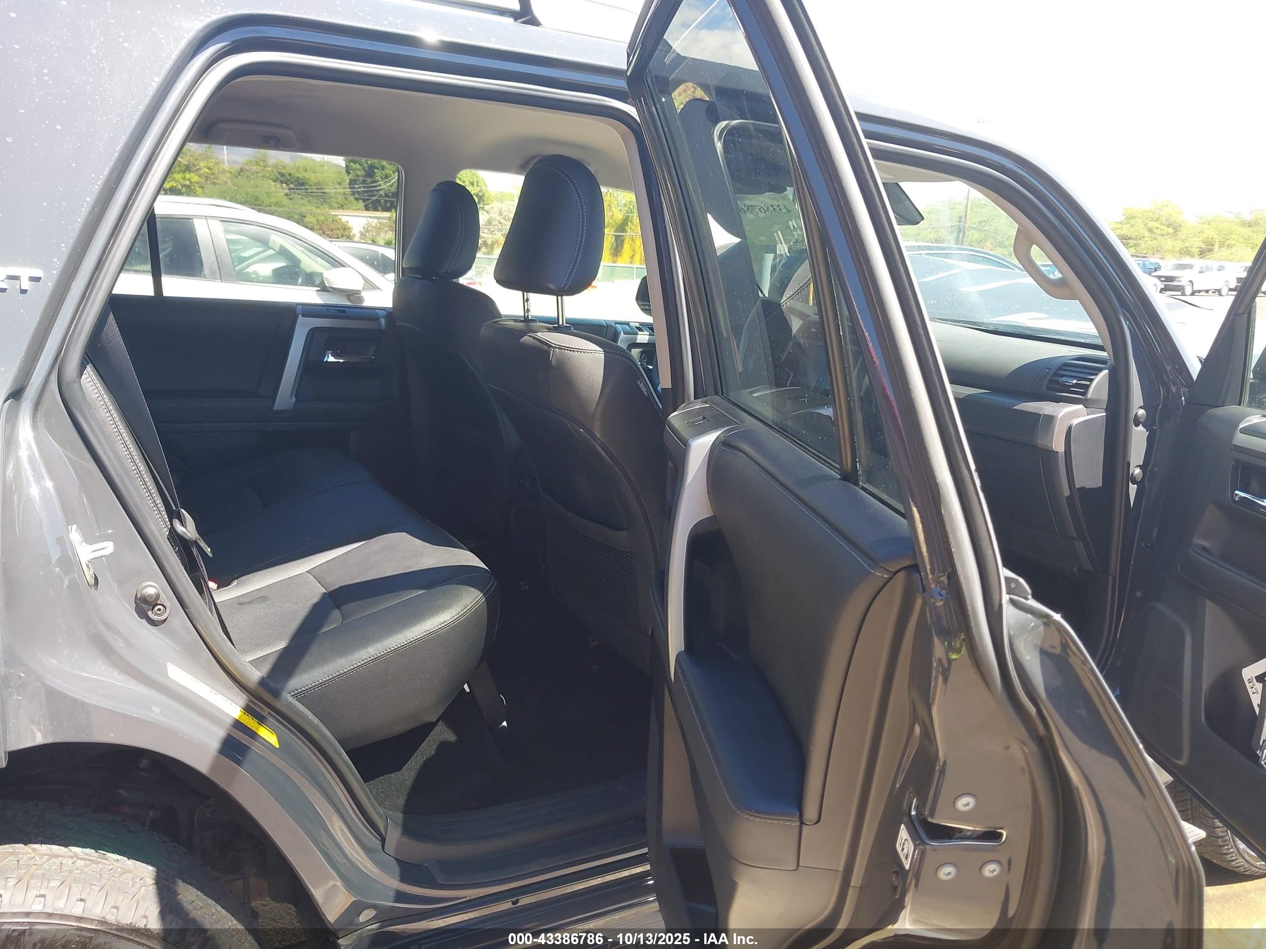 TOYOTA 4RUNNER image 8