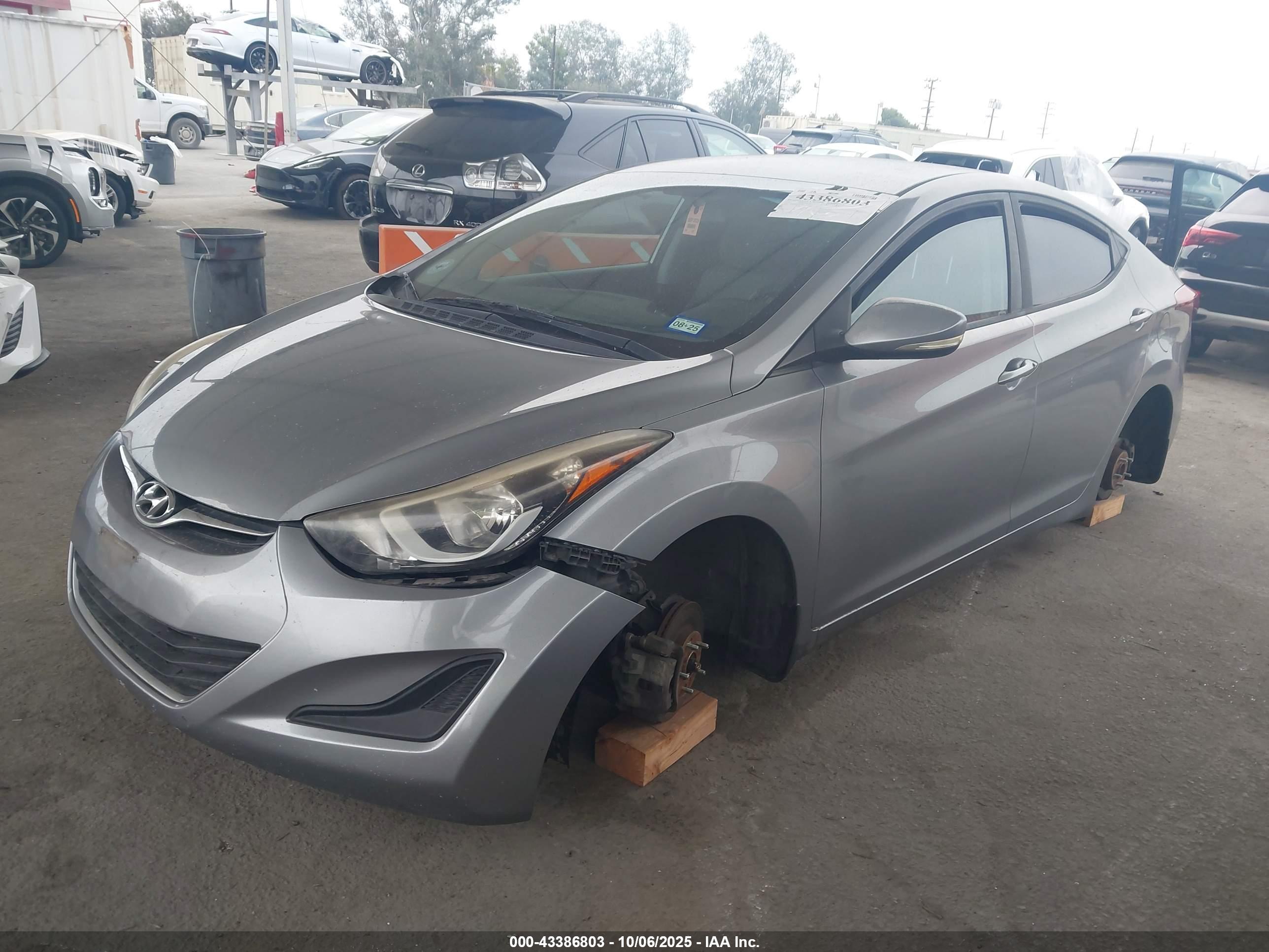 HYUNDAI ELANTRA image 2