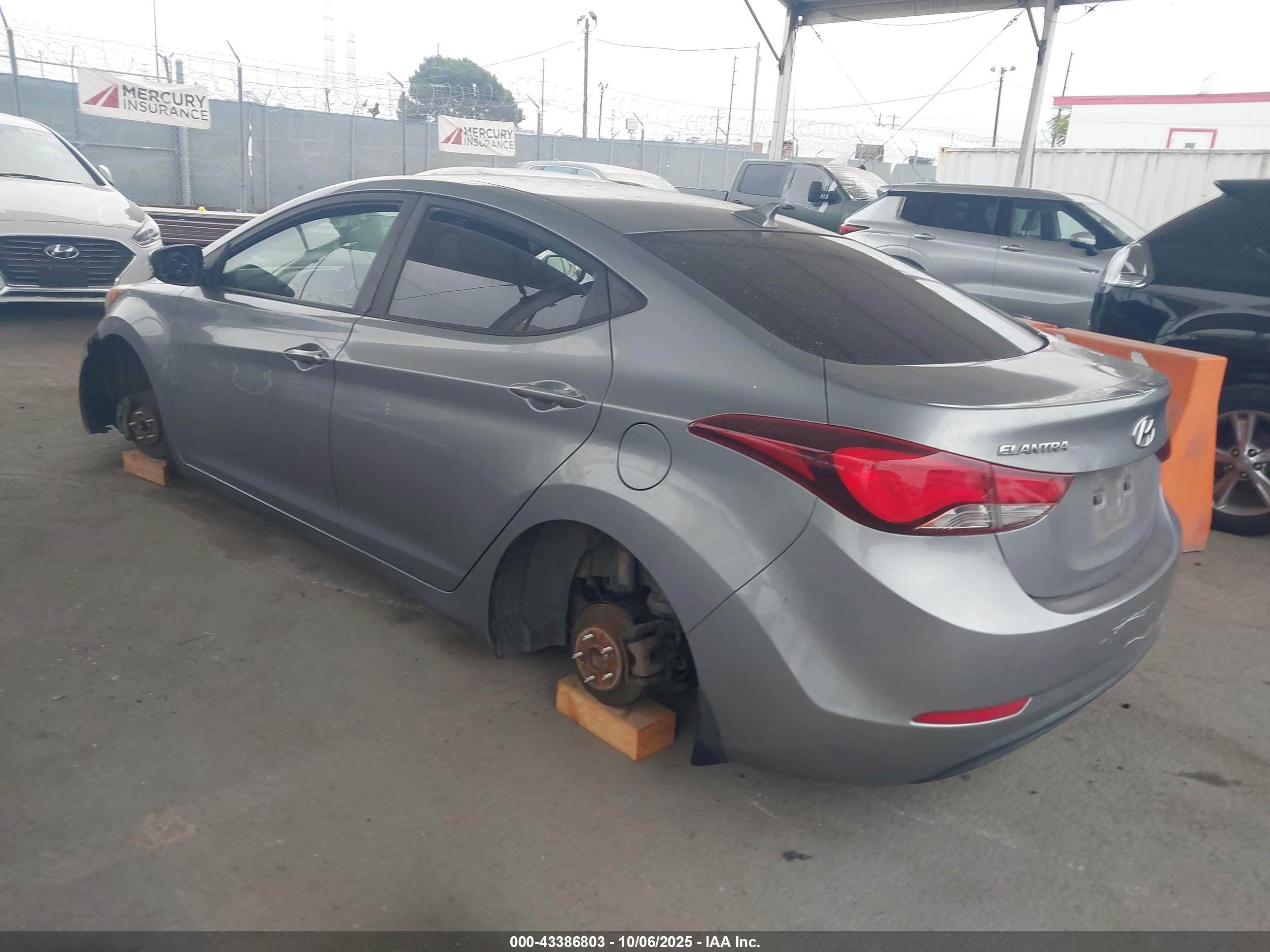 HYUNDAI ELANTRA image 3