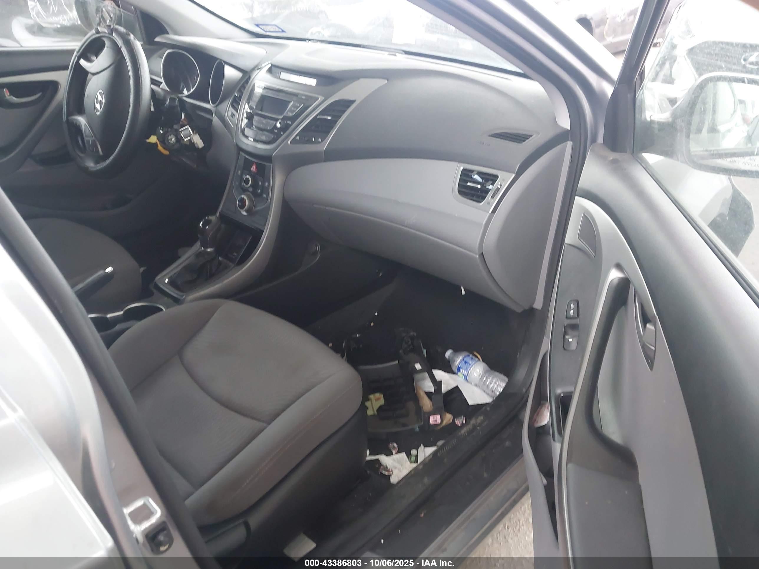 HYUNDAI ELANTRA image 5