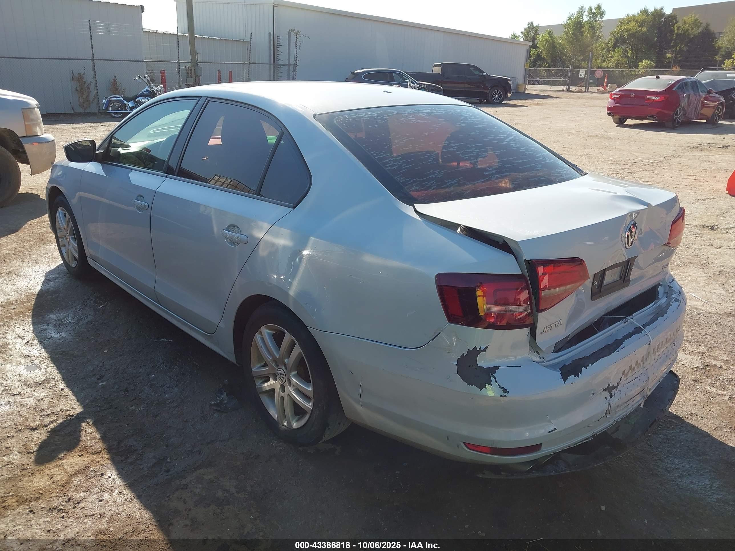 VOLKSWAGEN JETTA image 3