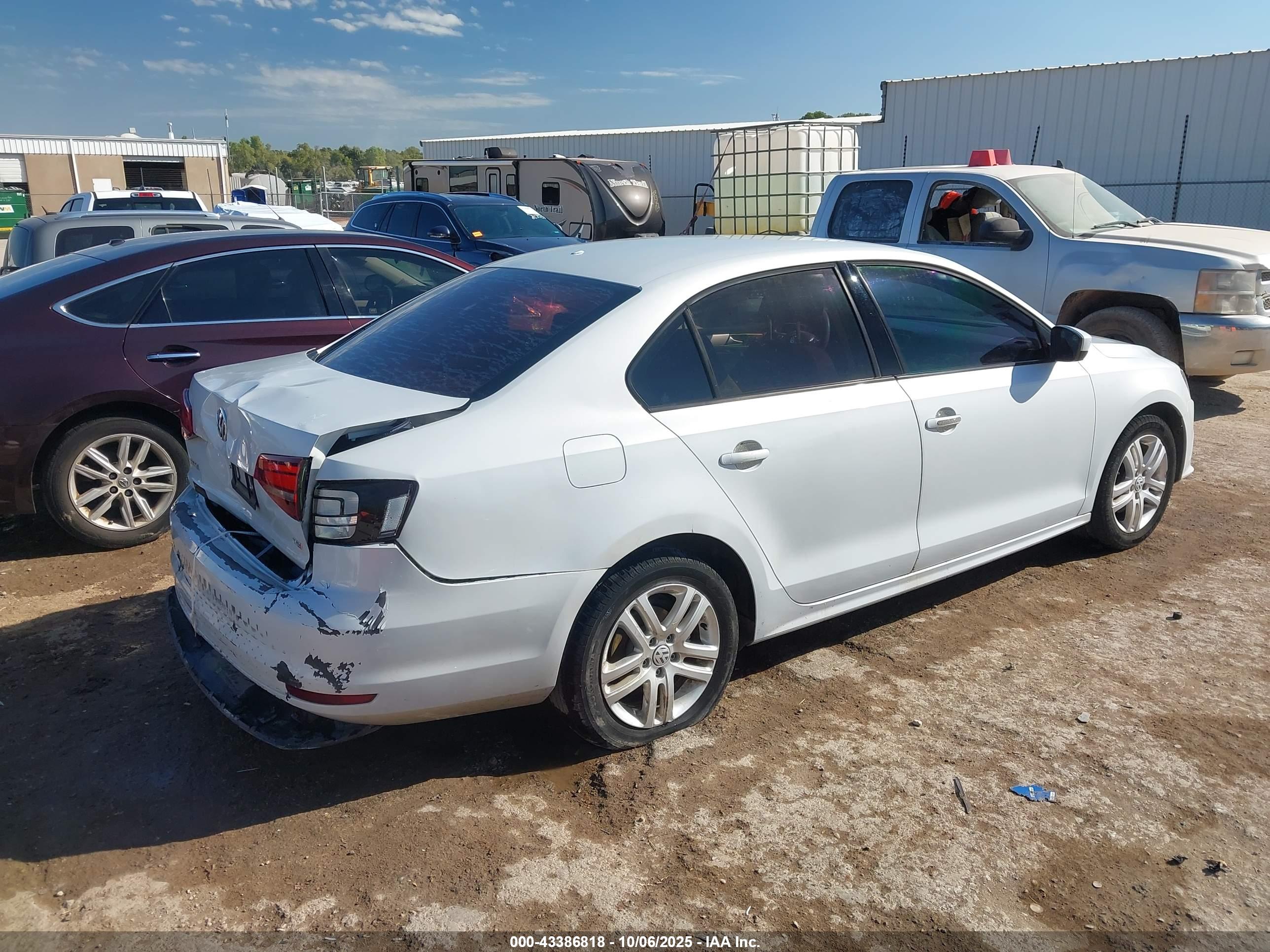 VOLKSWAGEN JETTA image 4