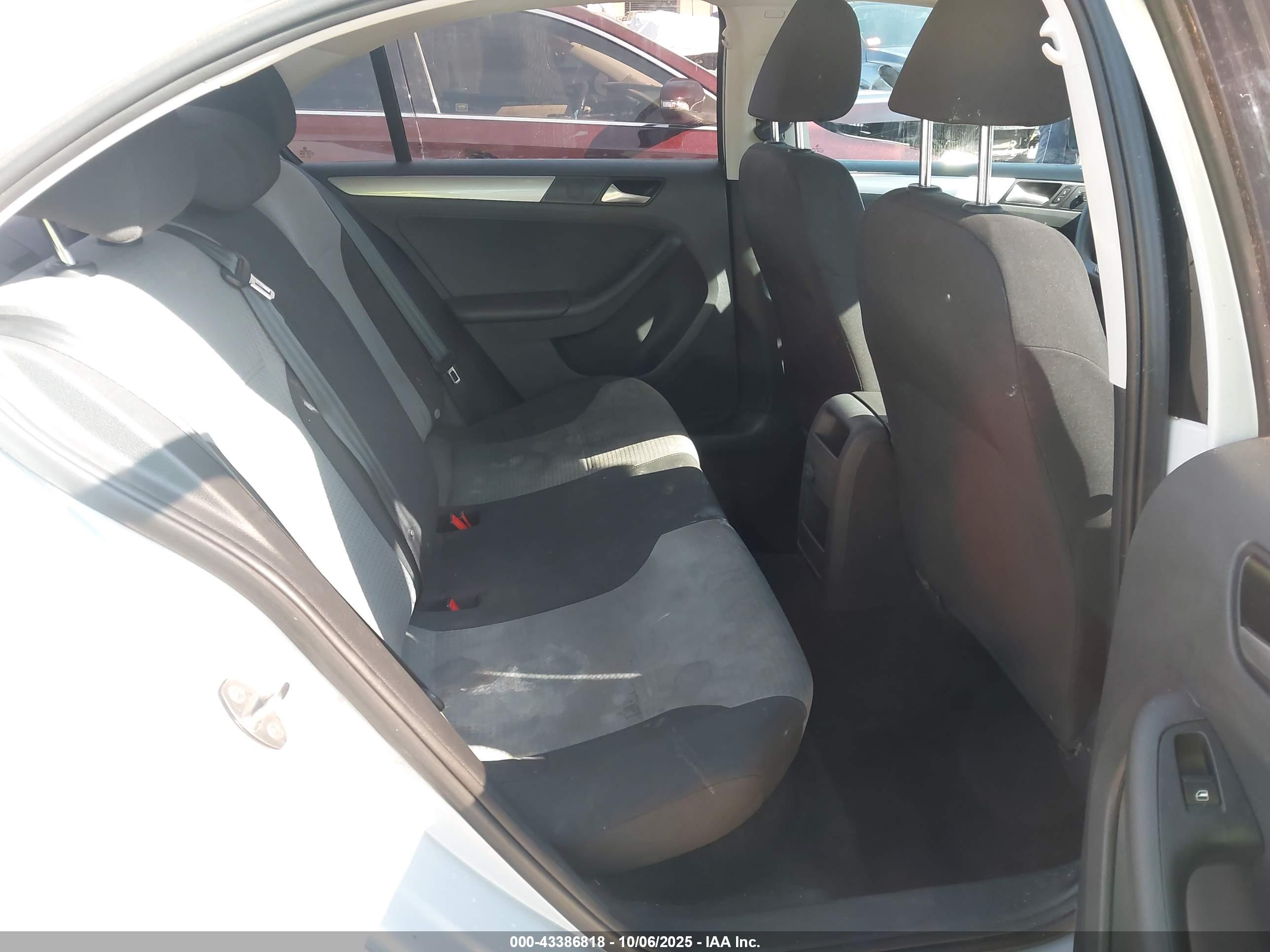 VOLKSWAGEN JETTA image 8