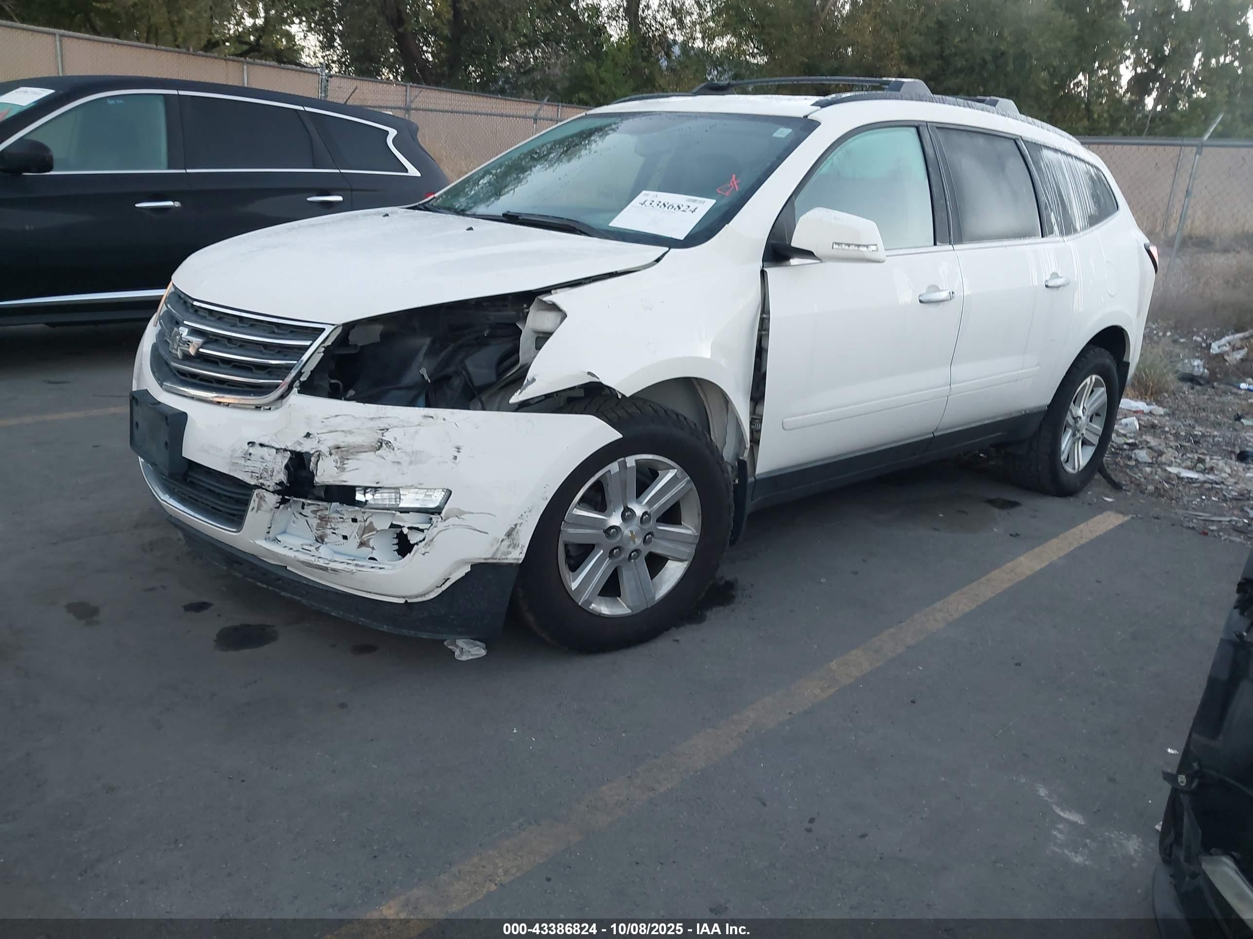 CHEVROLET TRAVERSE image 2