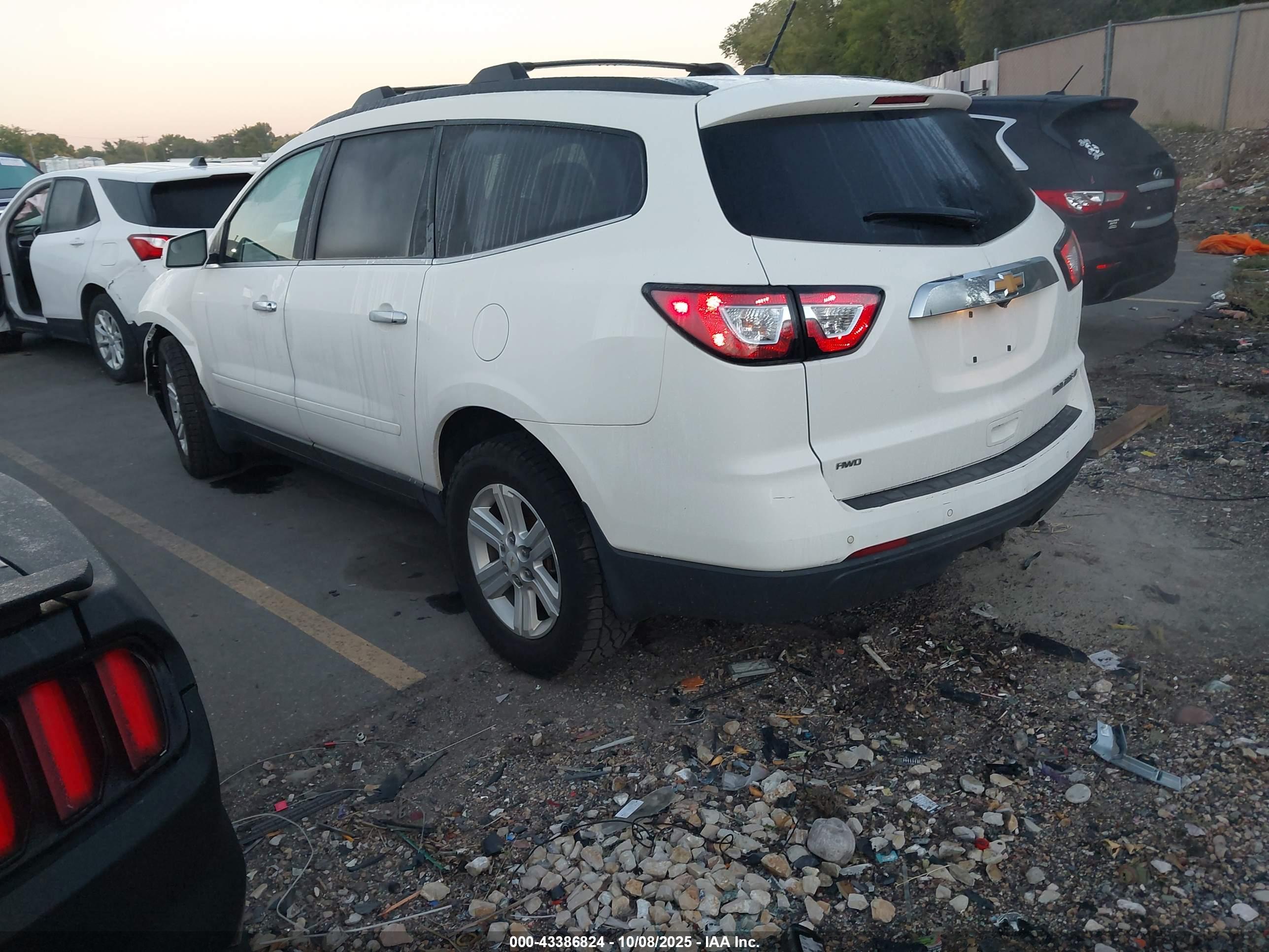 CHEVROLET TRAVERSE image 3