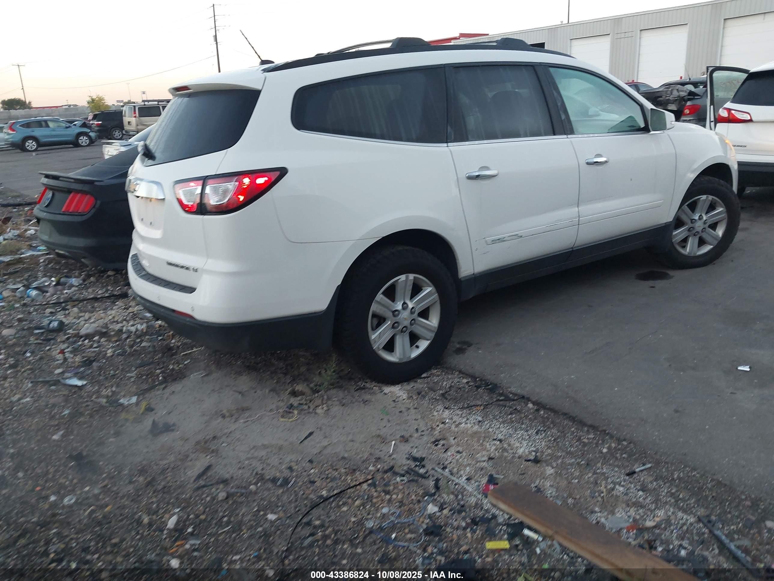 CHEVROLET TRAVERSE image 4