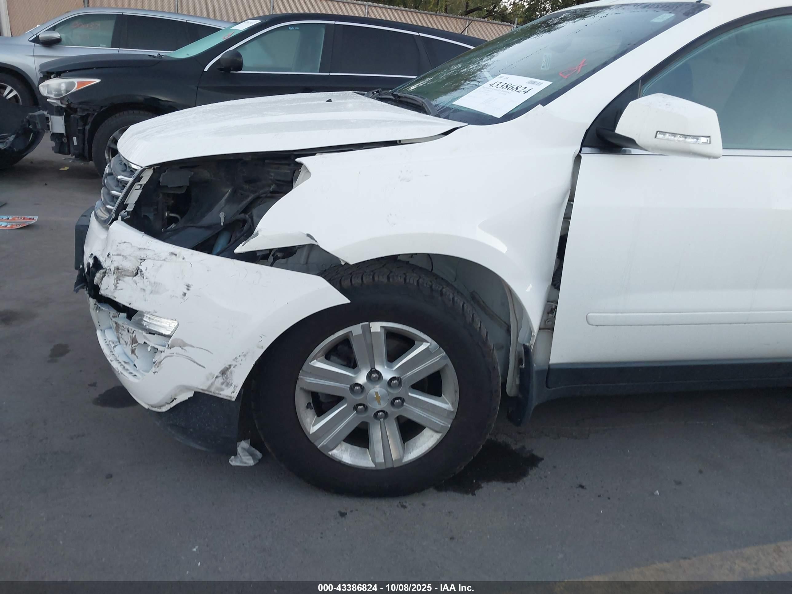 CHEVROLET TRAVERSE image 6