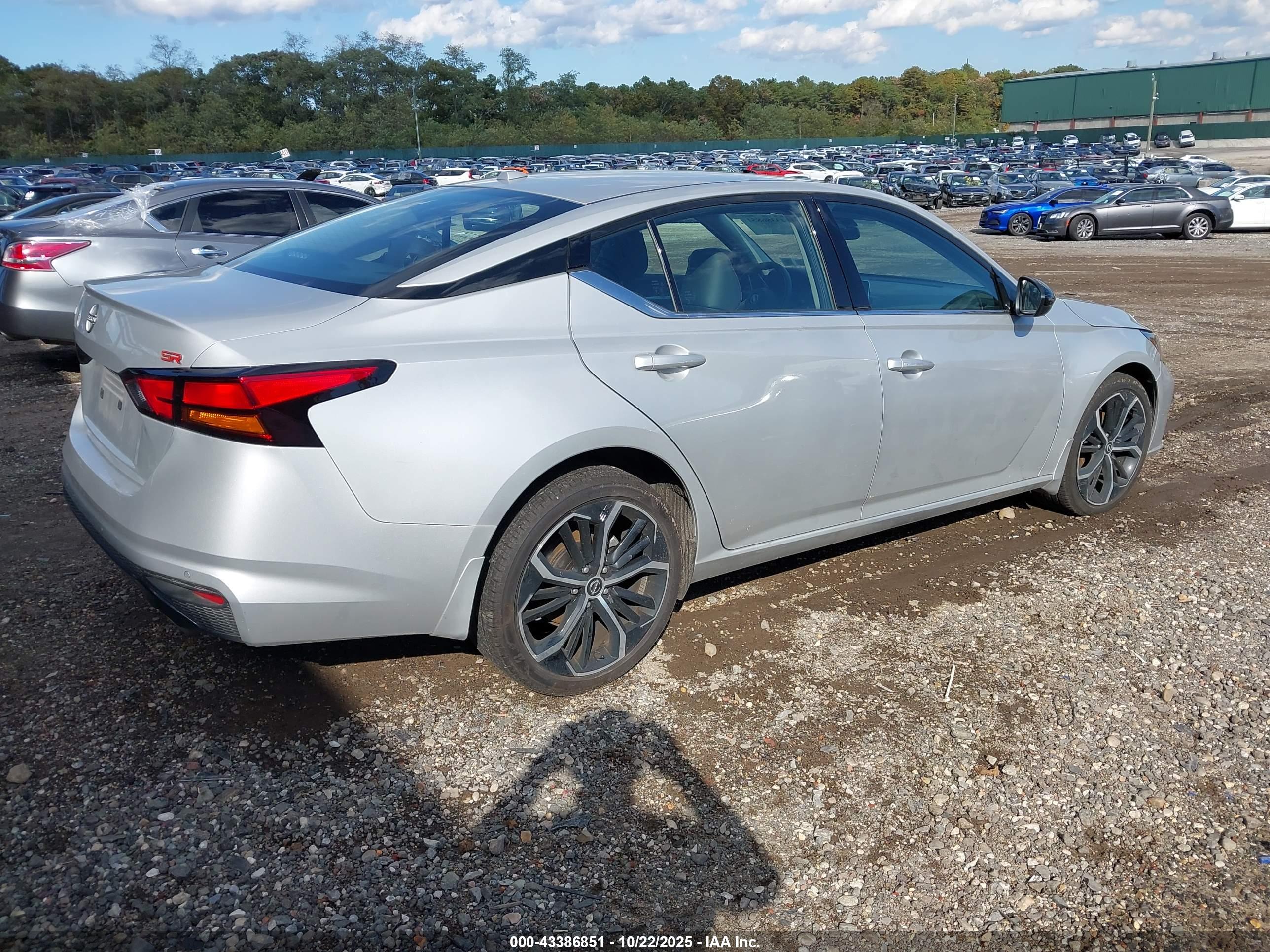 NISSAN ALTIMA image 4