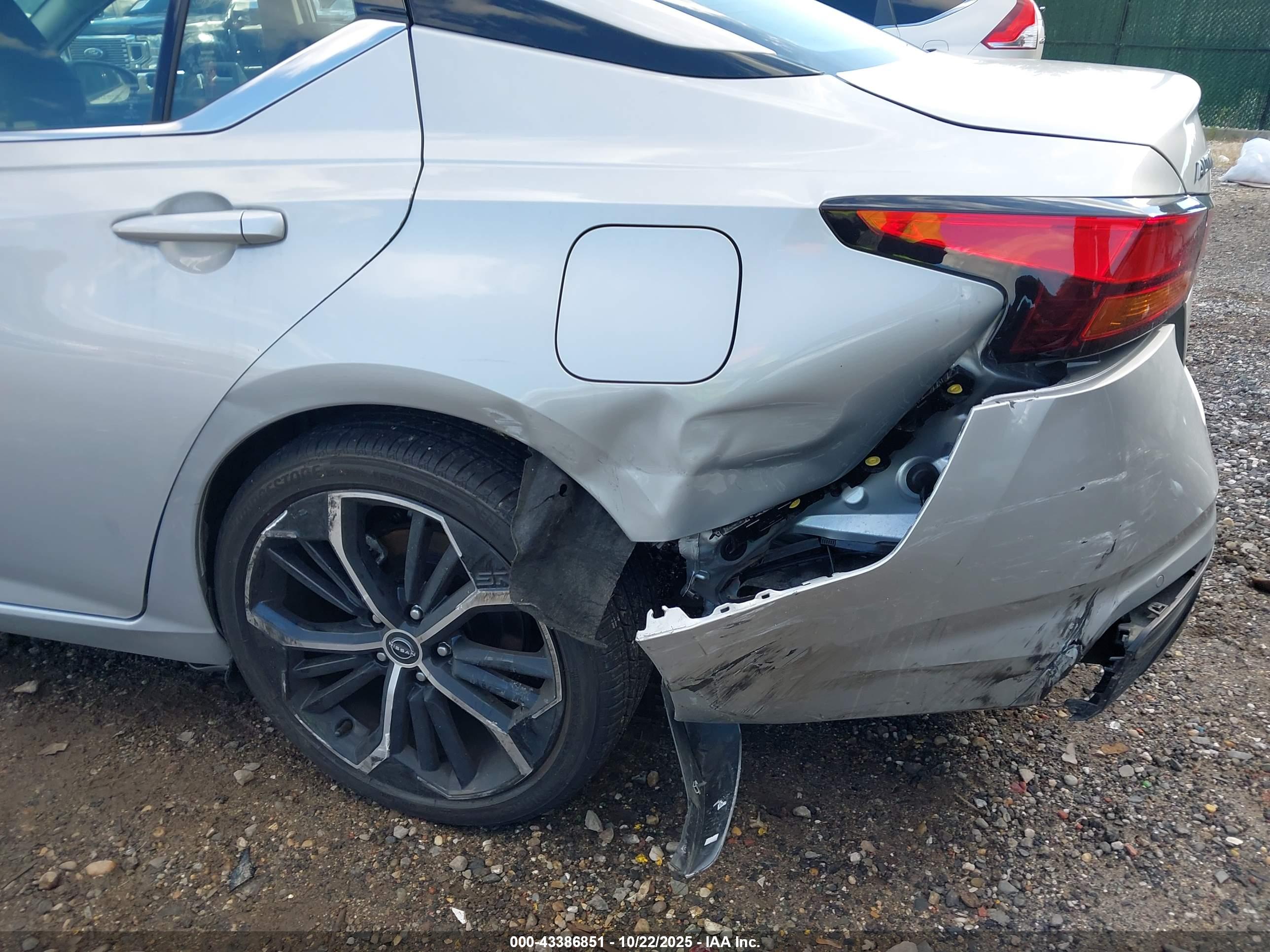 NISSAN ALTIMA image 6