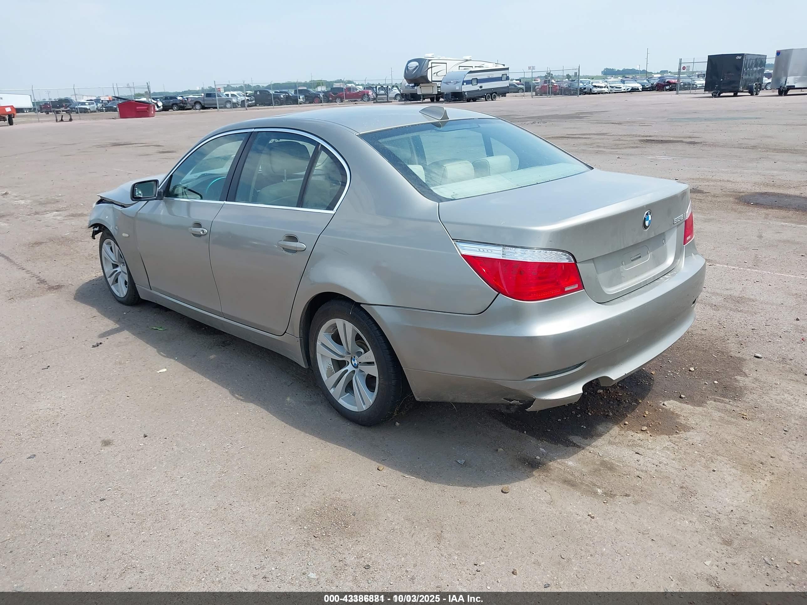BMW 528I image 3
