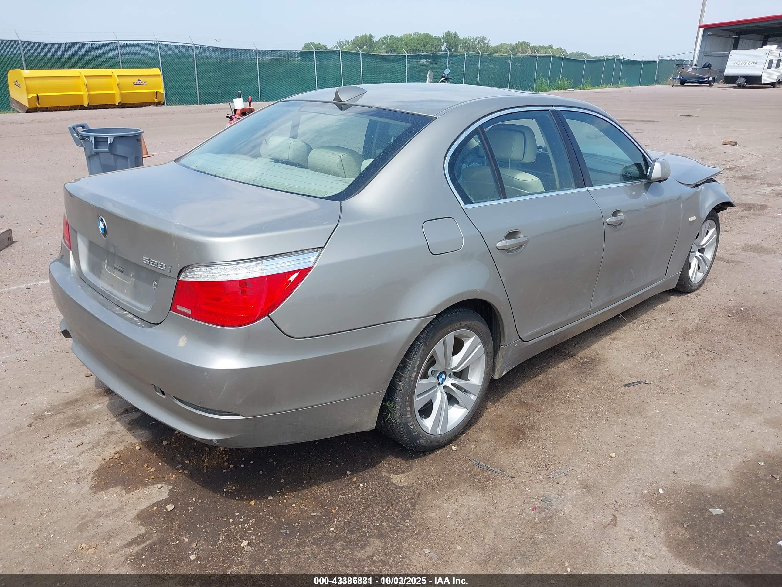 BMW 528I image 4