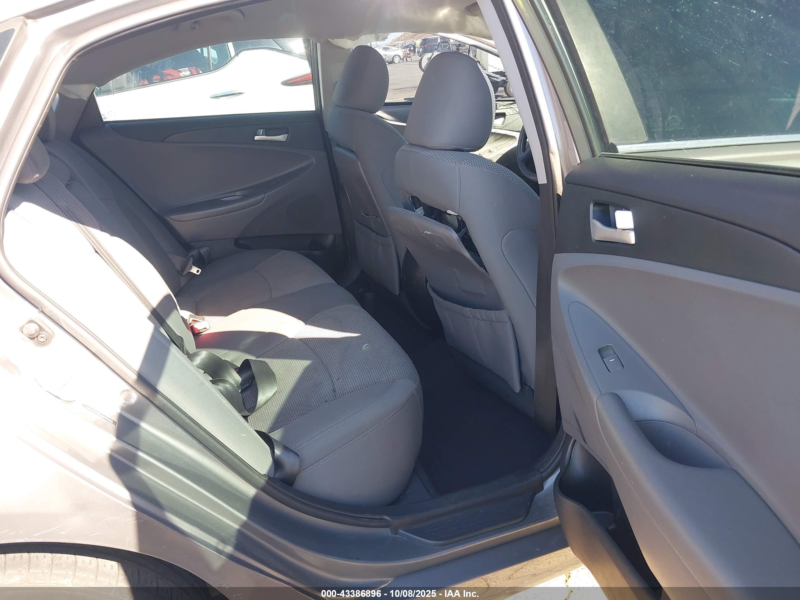 HYUNDAI SONATA image 8