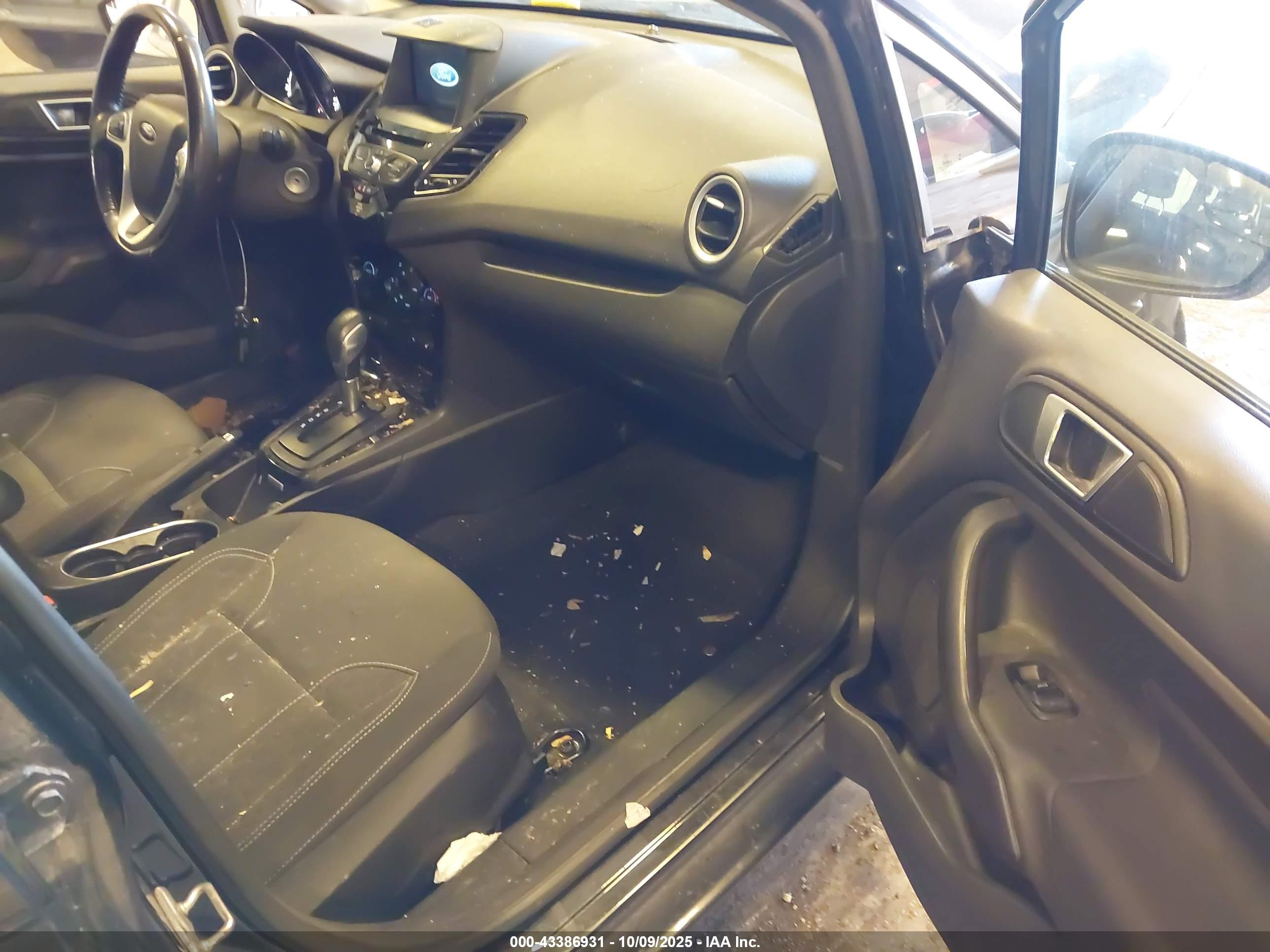 FORD FIESTA image 5