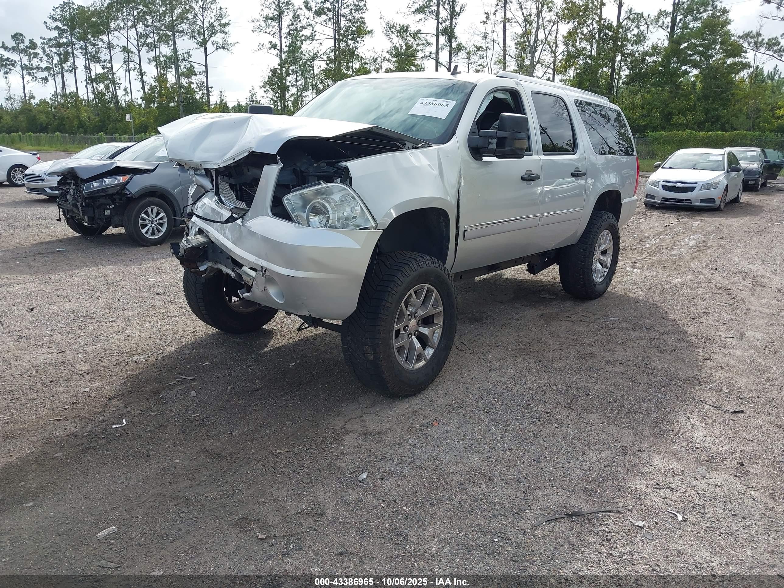 GMC YUKON image 2
