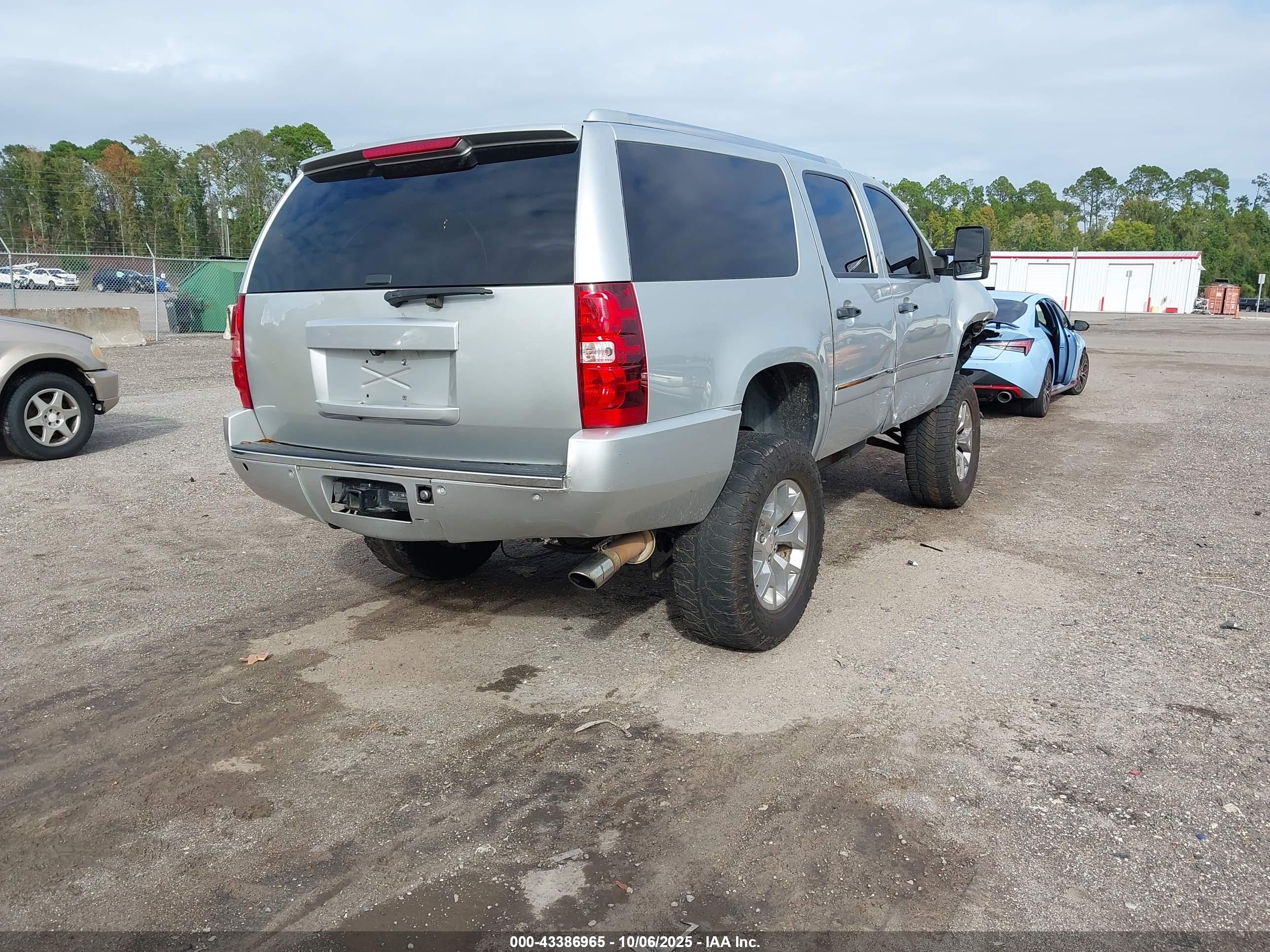 GMC YUKON image 4