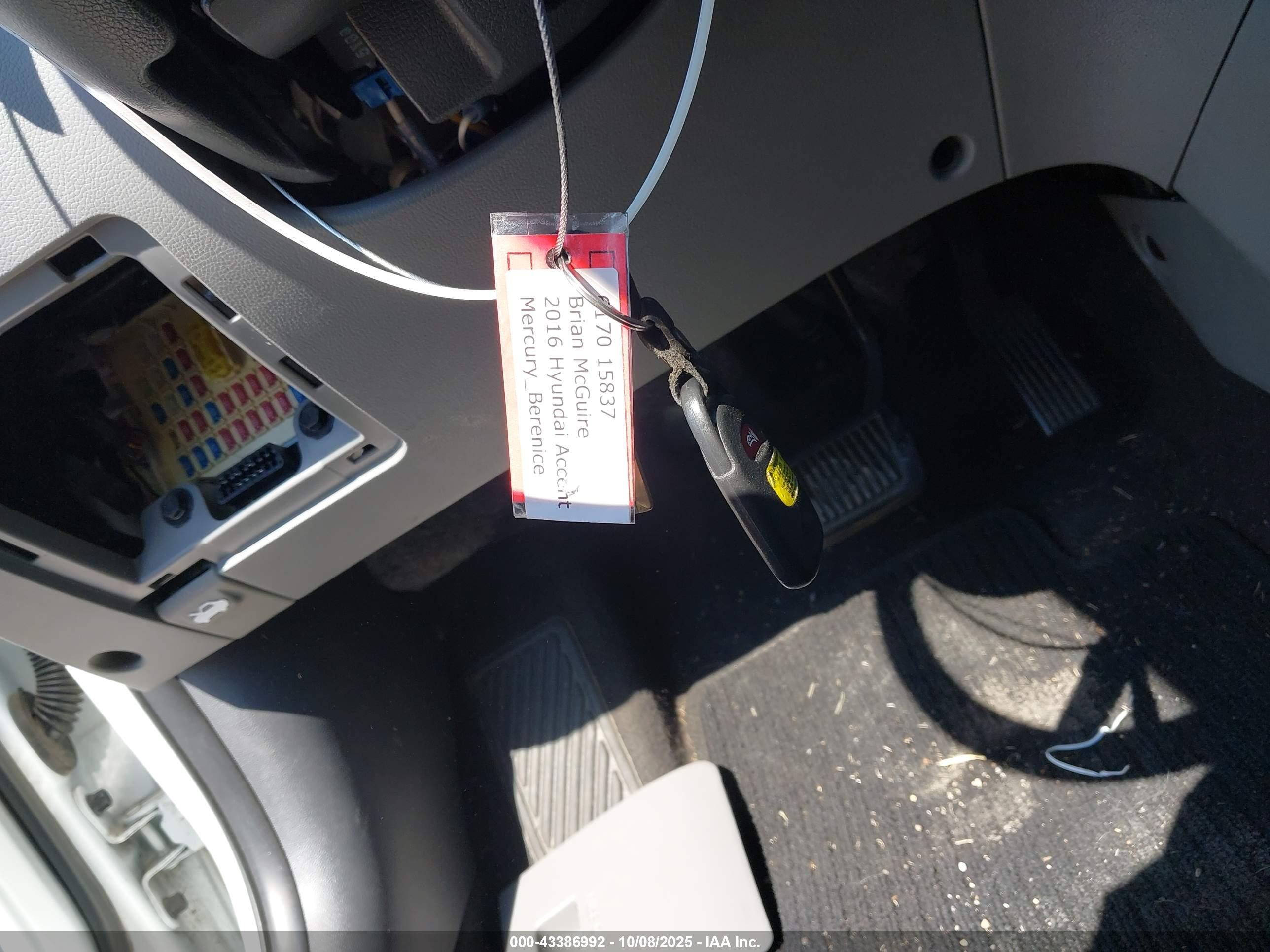 HYUNDAI ACCENT image 11