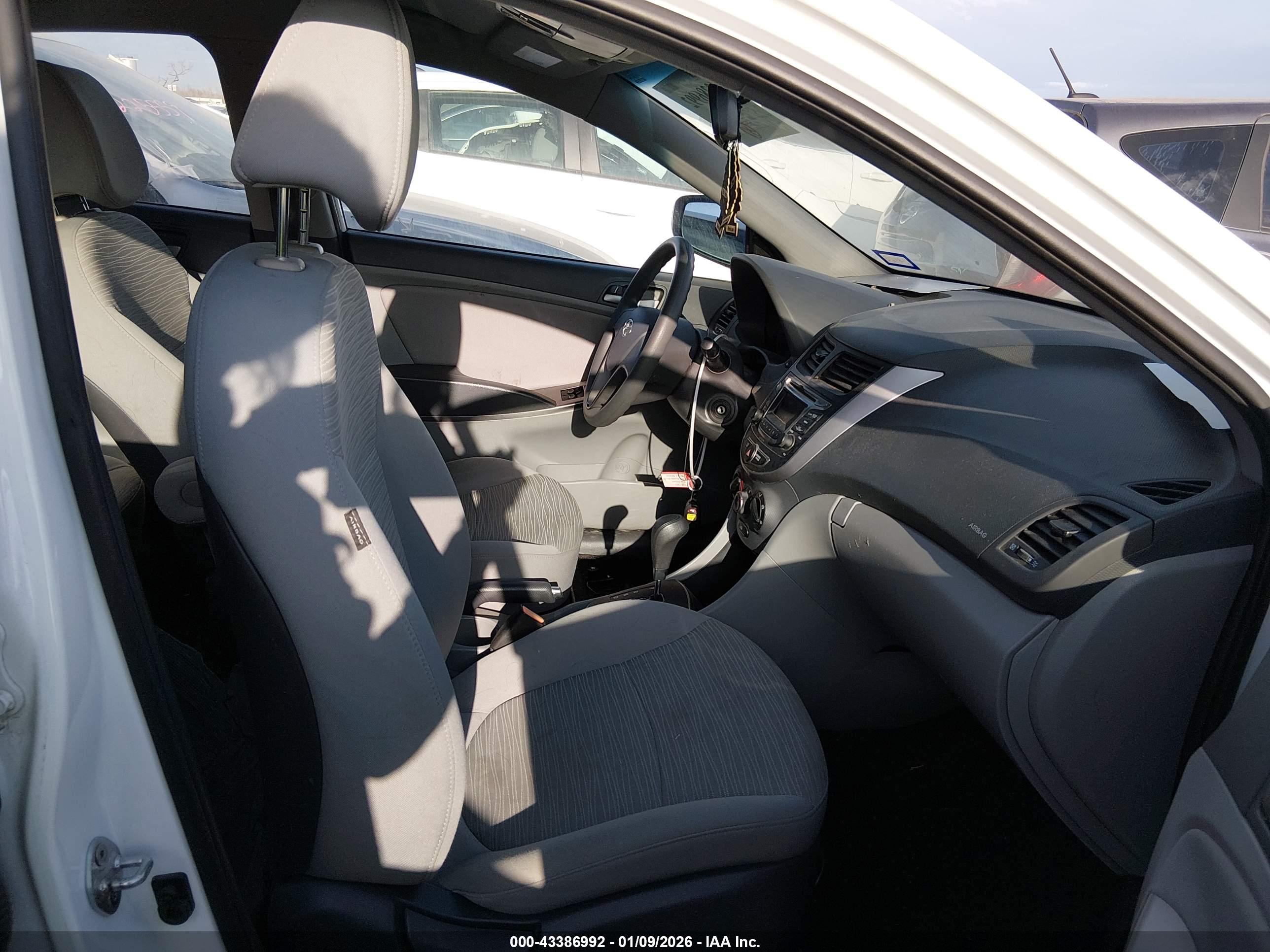 HYUNDAI ACCENT image 5