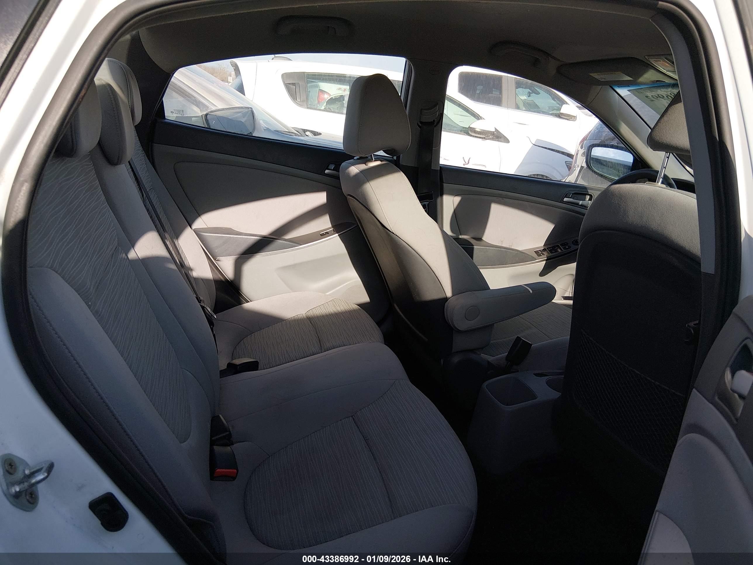 HYUNDAI ACCENT image 8