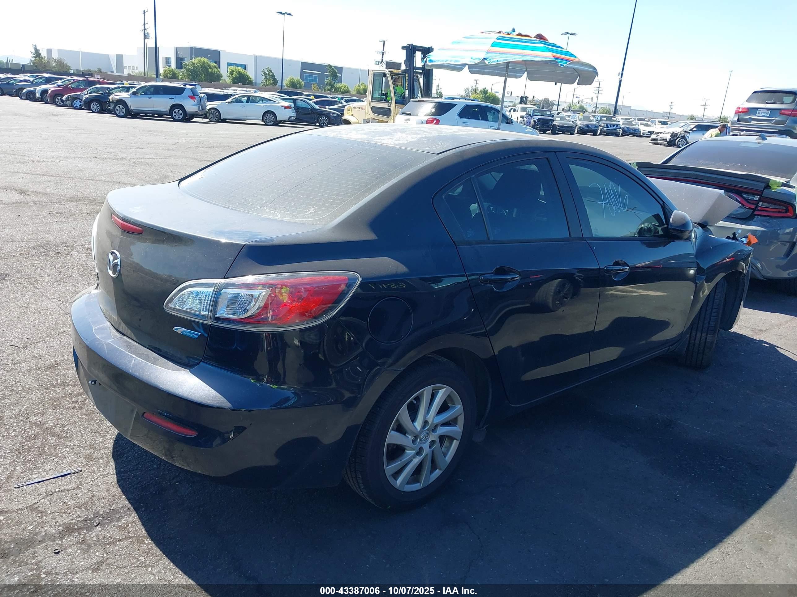 MAZDA MAZDA3 image 4