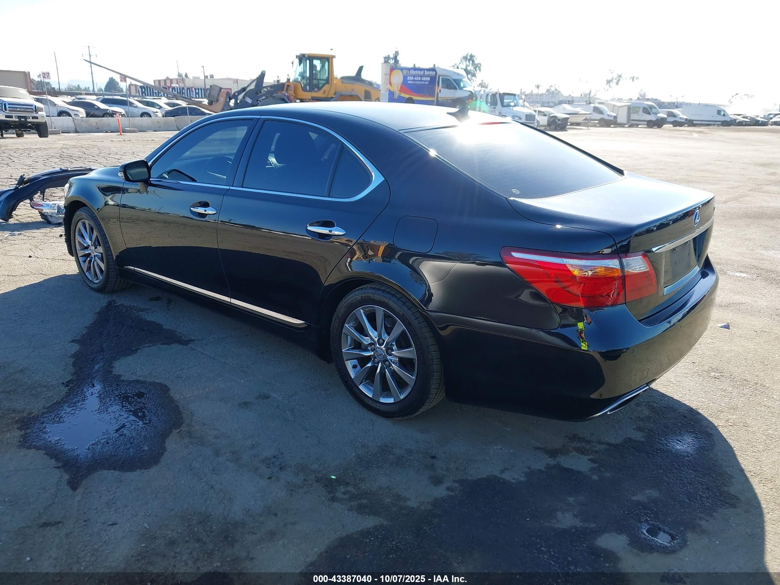 LEXUS LS image 3