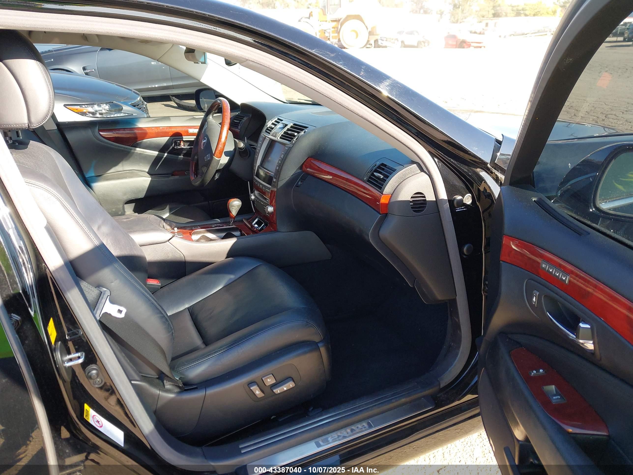 LEXUS LS image 5