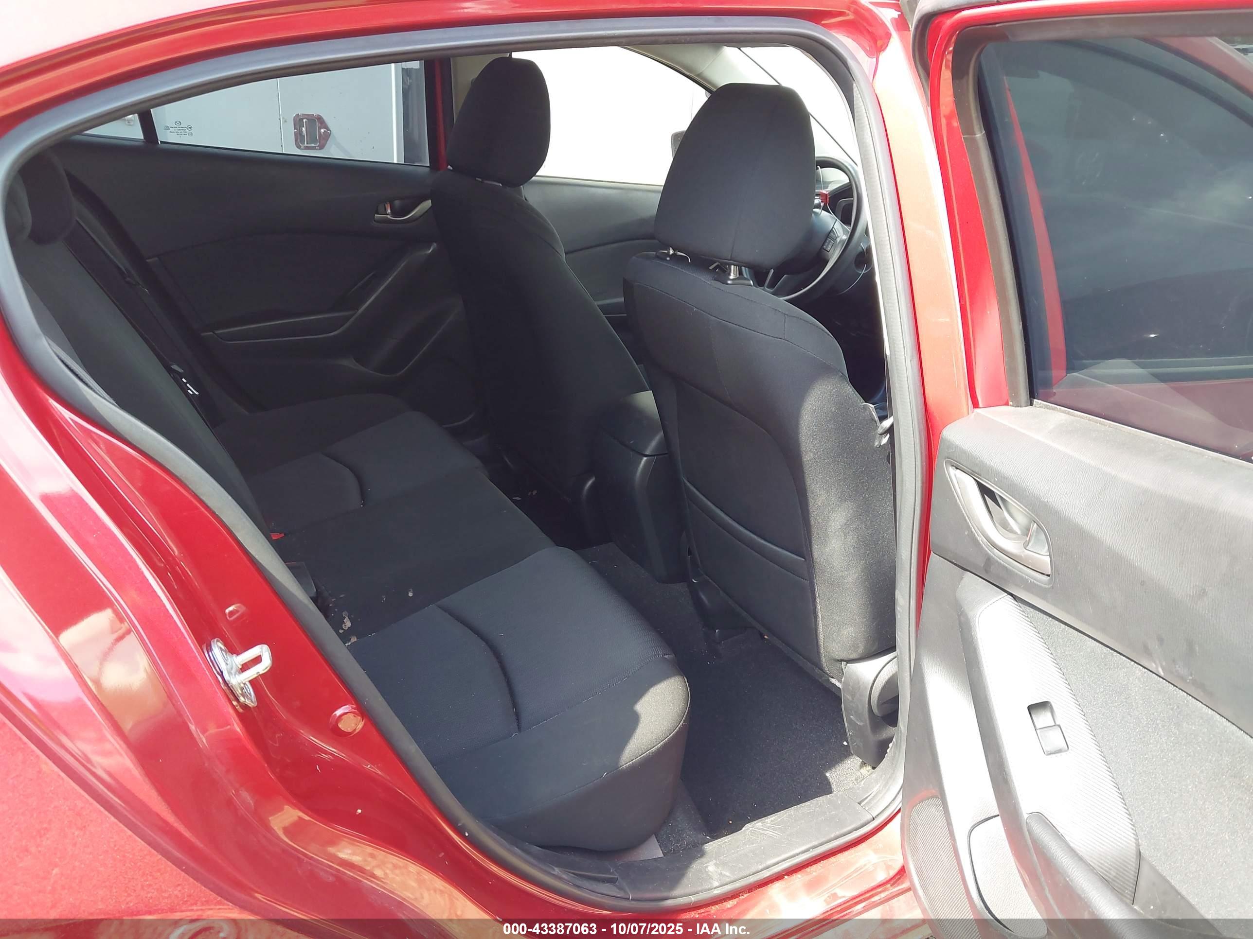 MAZDA MAZDA3 image 8