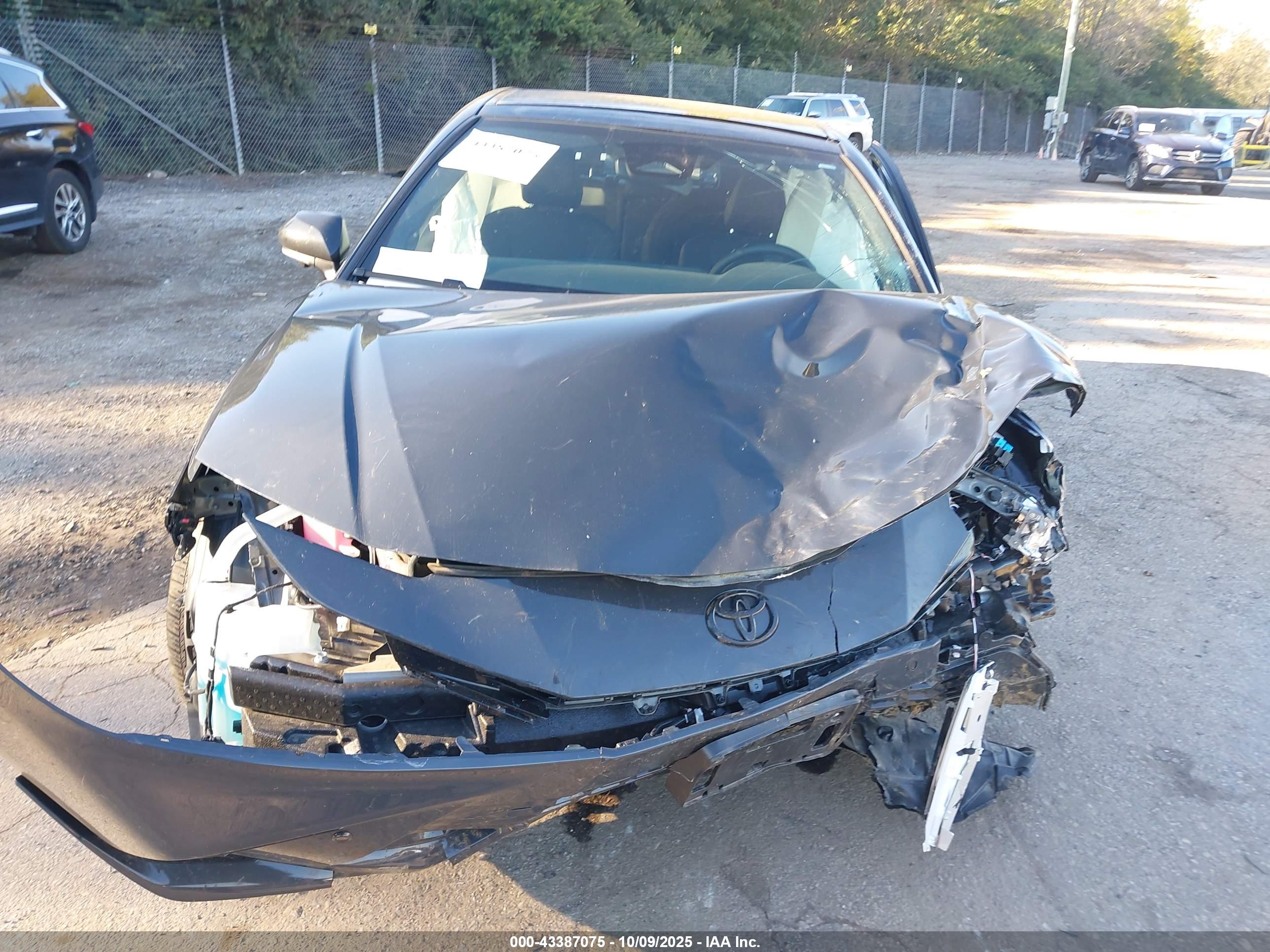 TOYOTA CAMRY image 10