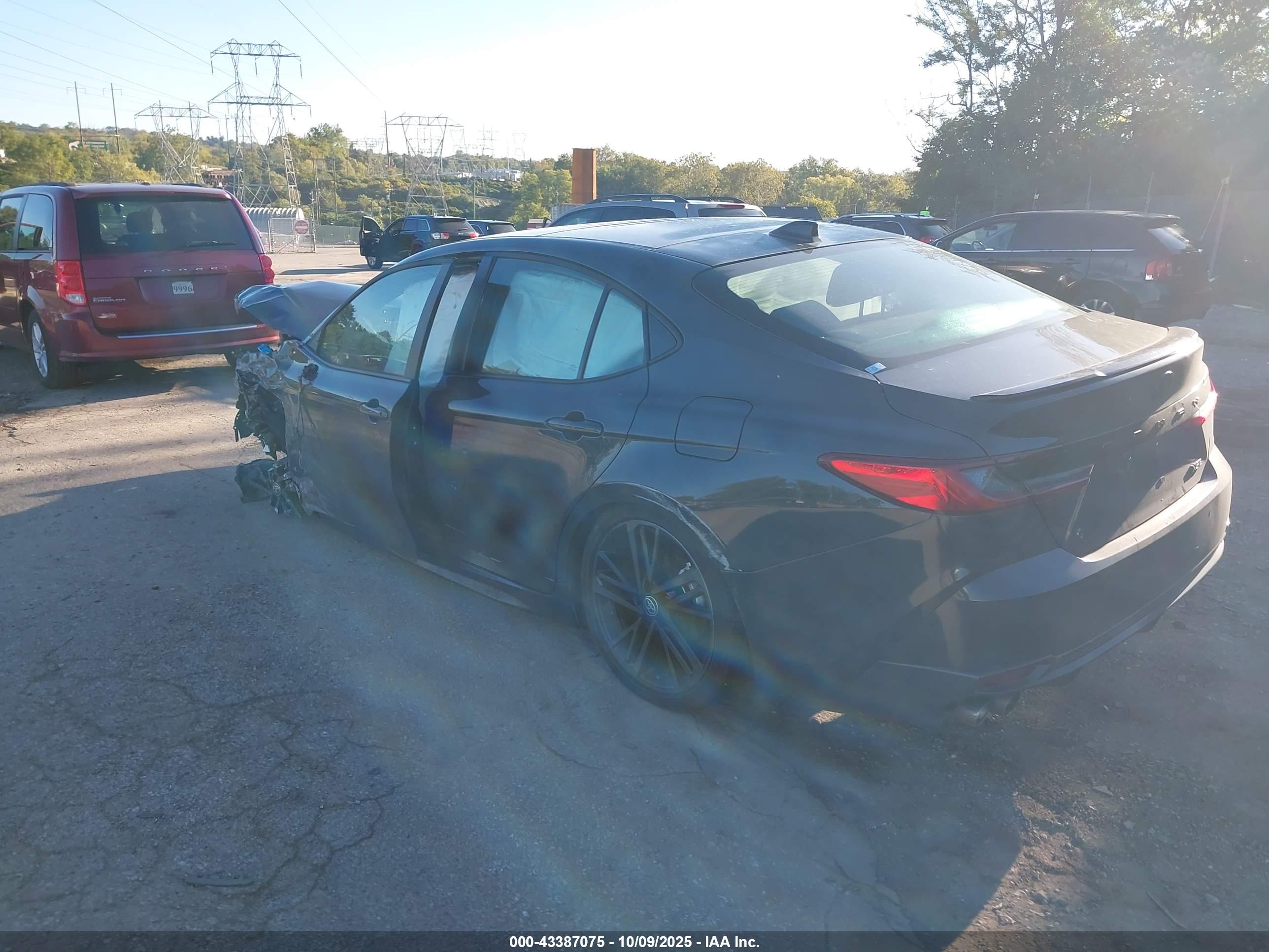 TOYOTA CAMRY image 3