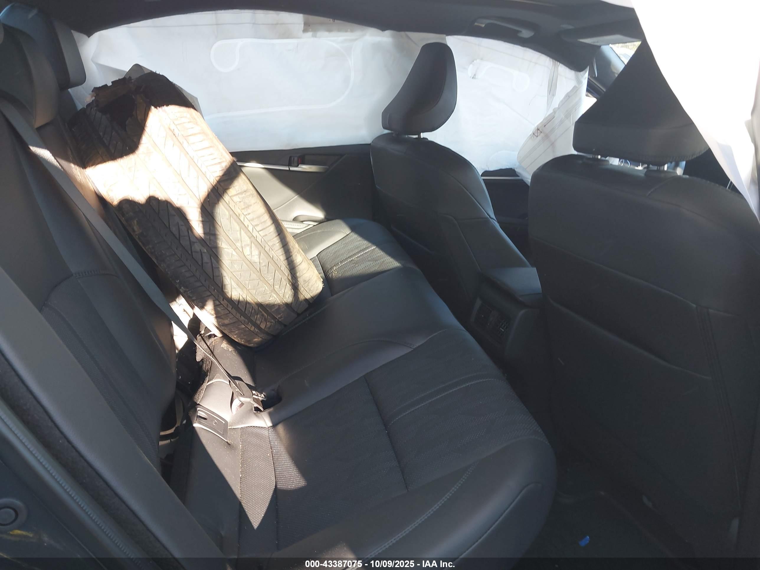 TOYOTA CAMRY image 8