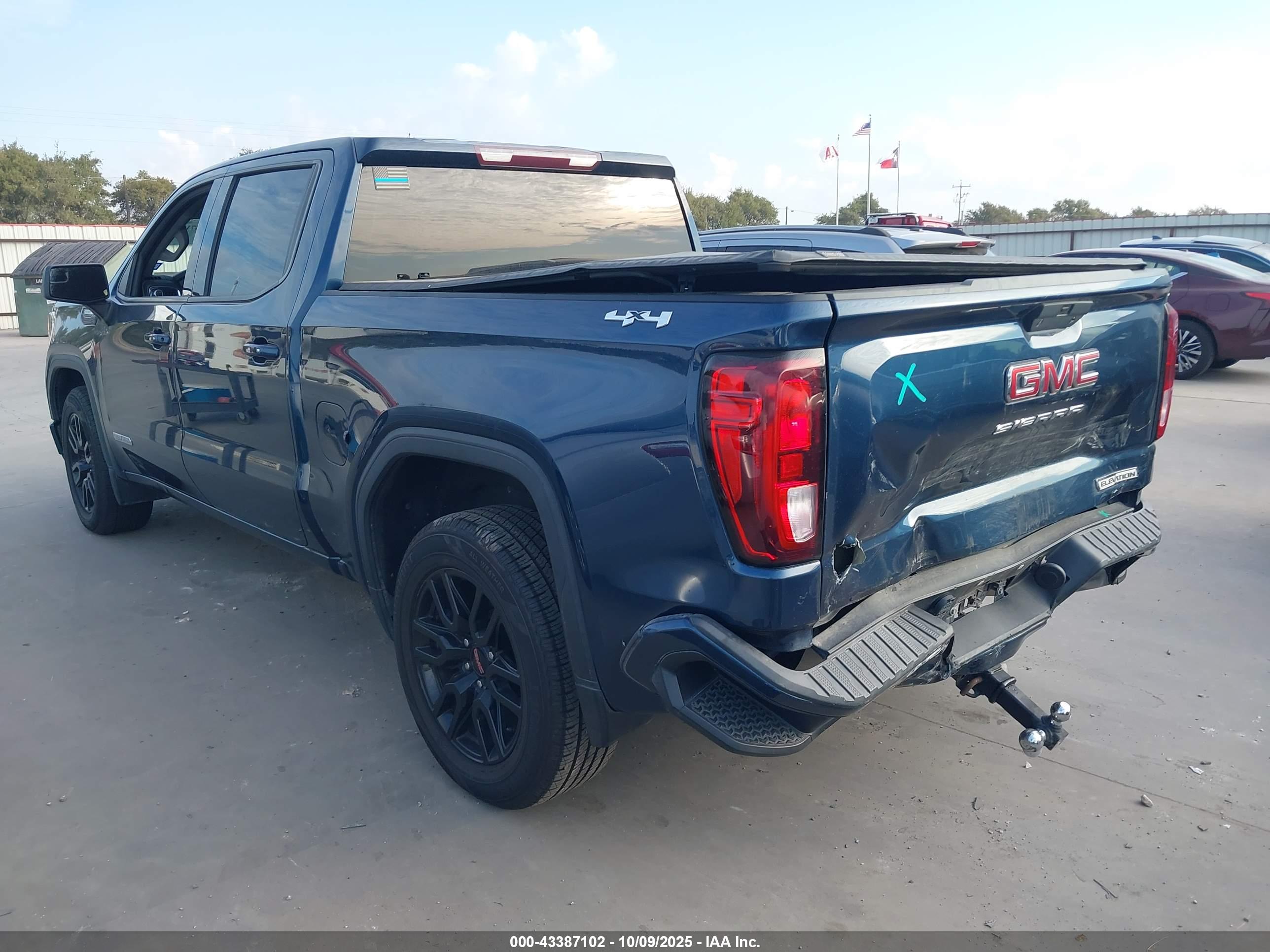 GMC SIERRA image 3