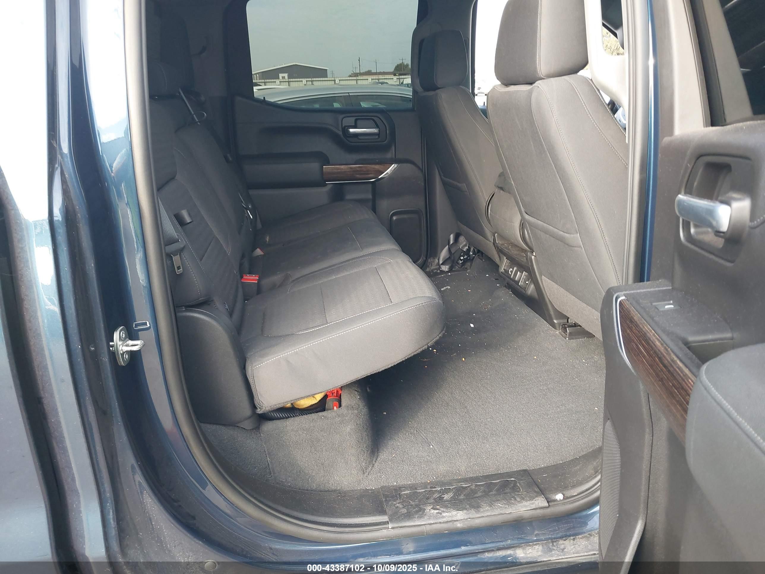 GMC SIERRA image 8