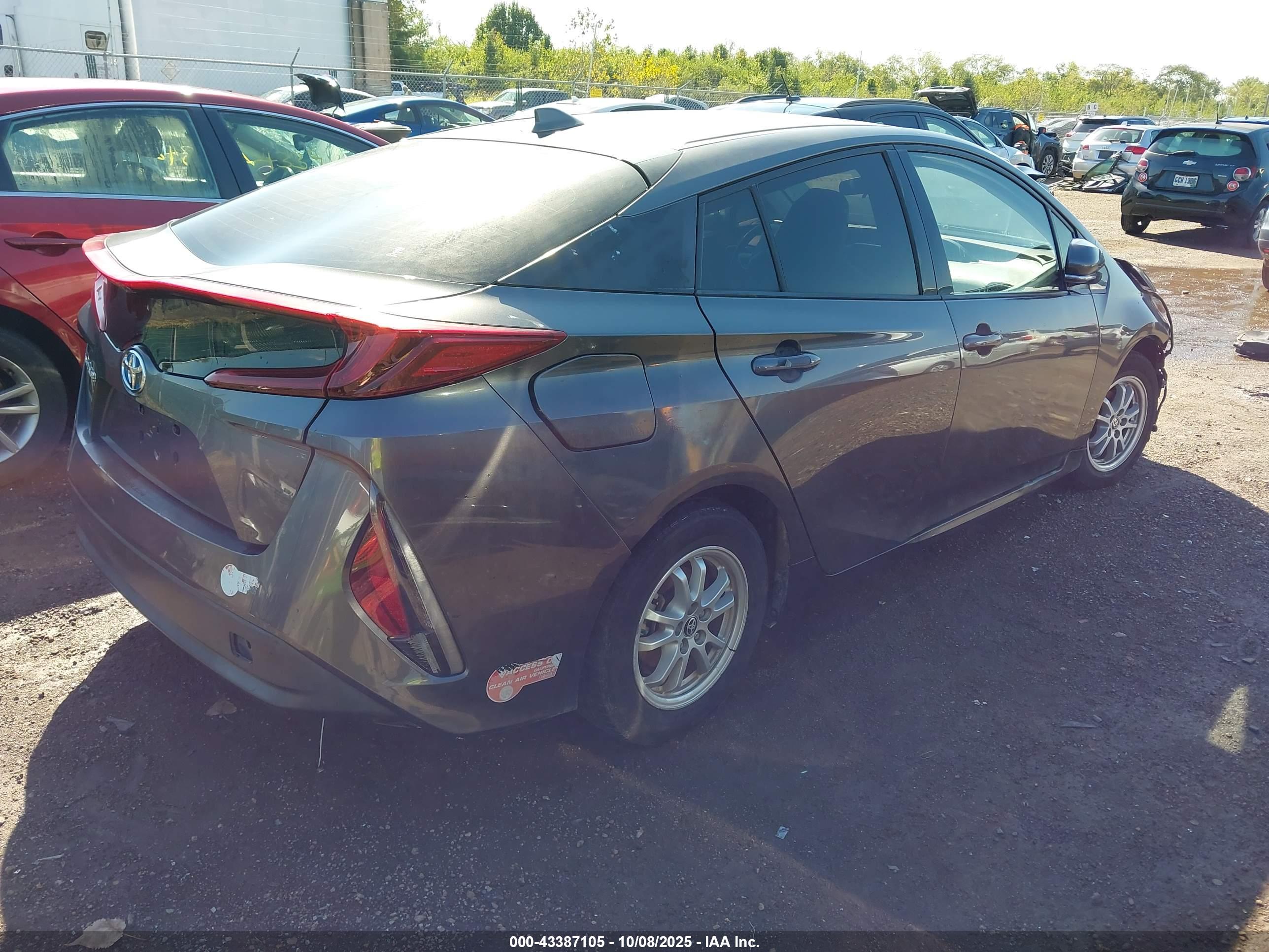 TOYOTA PRIUS image 4