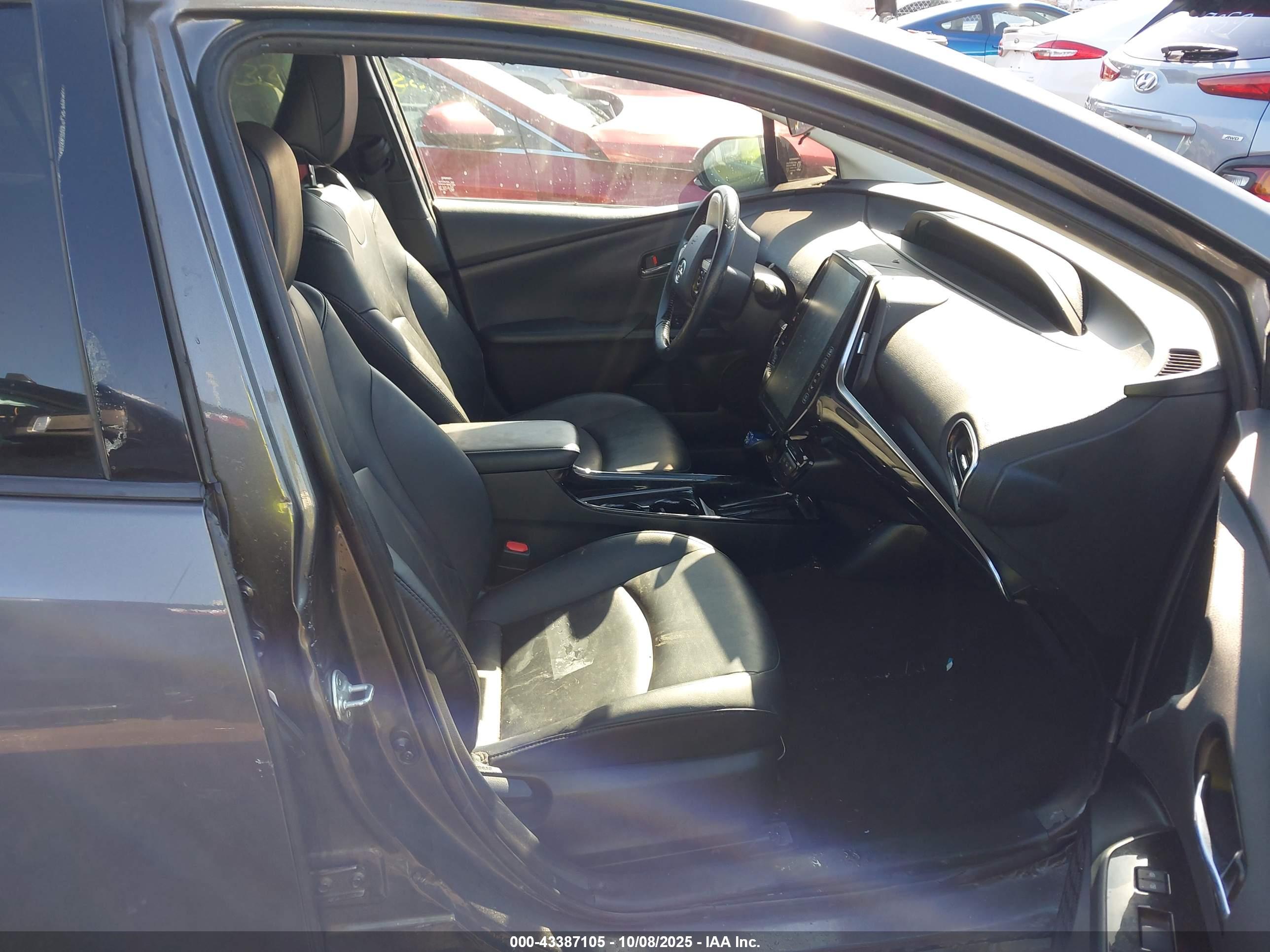 TOYOTA PRIUS image 5