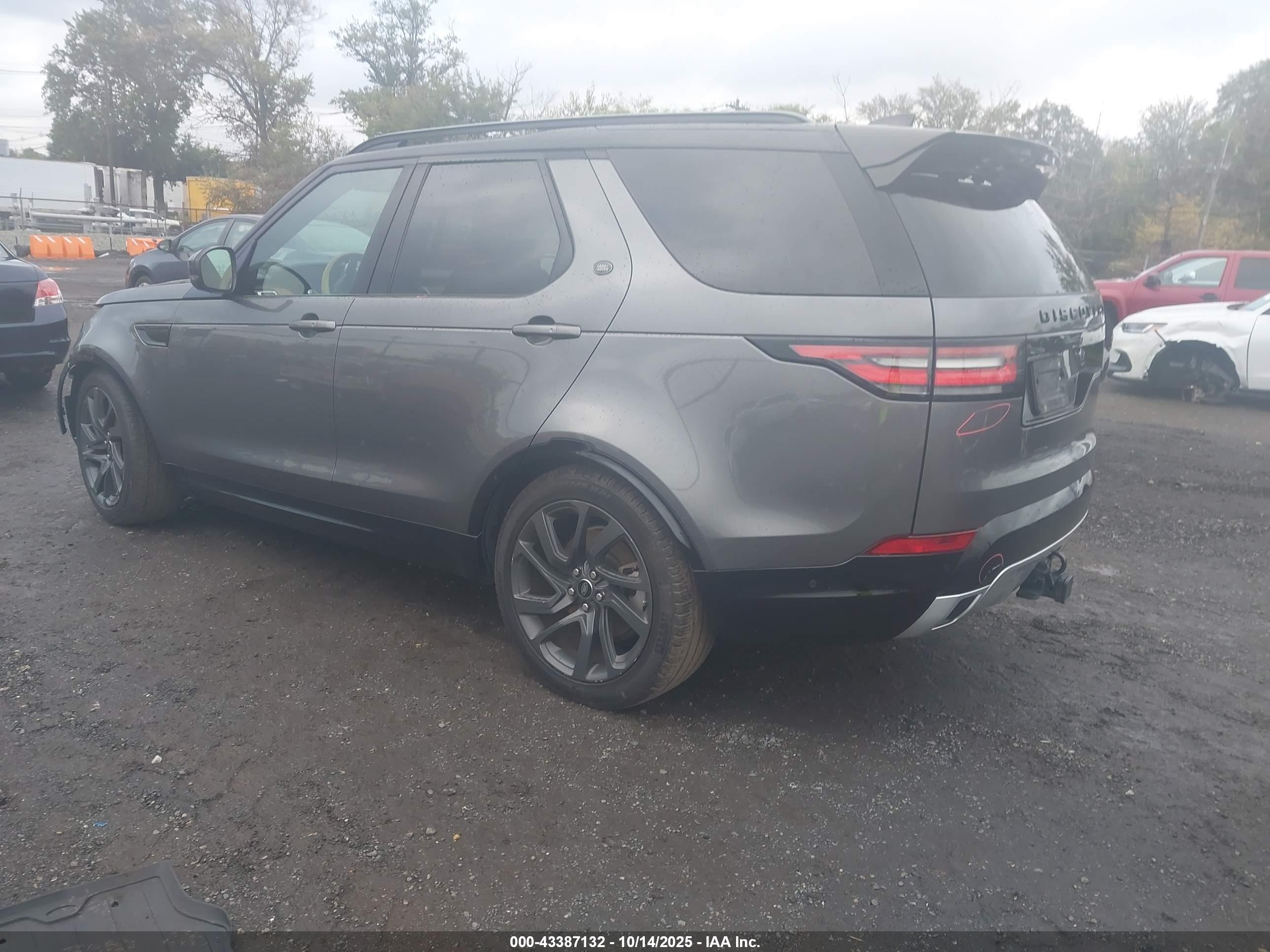 LAND ROVER image 3