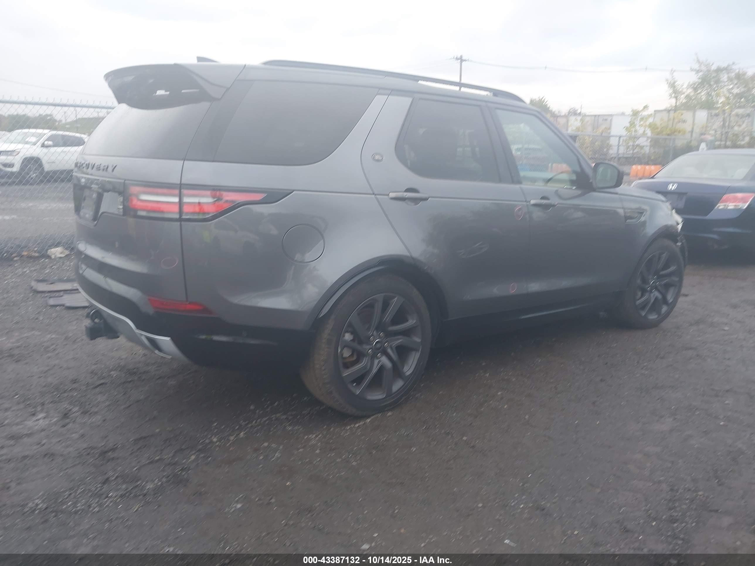 LAND ROVER image 4