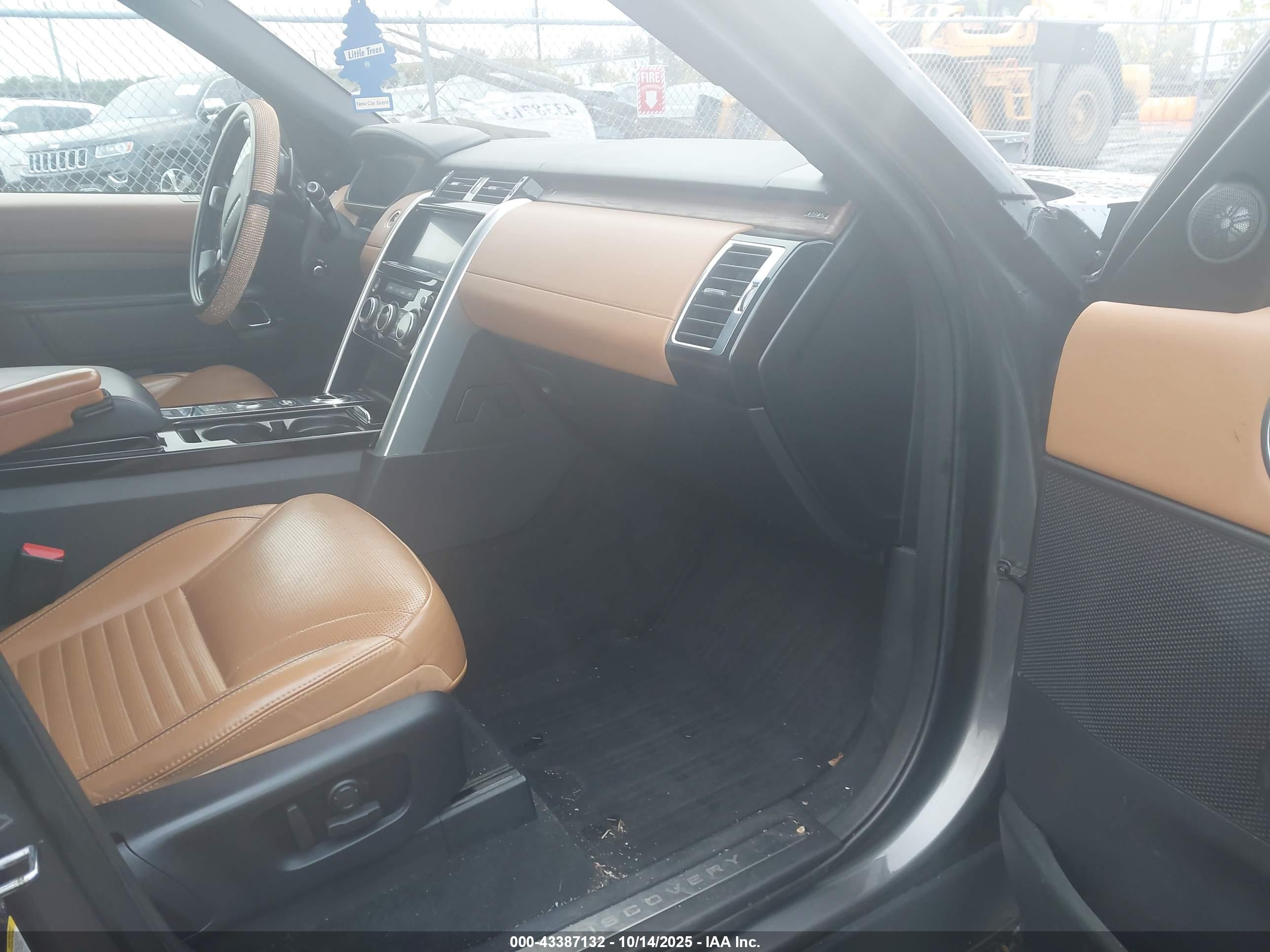 LAND ROVER image 5