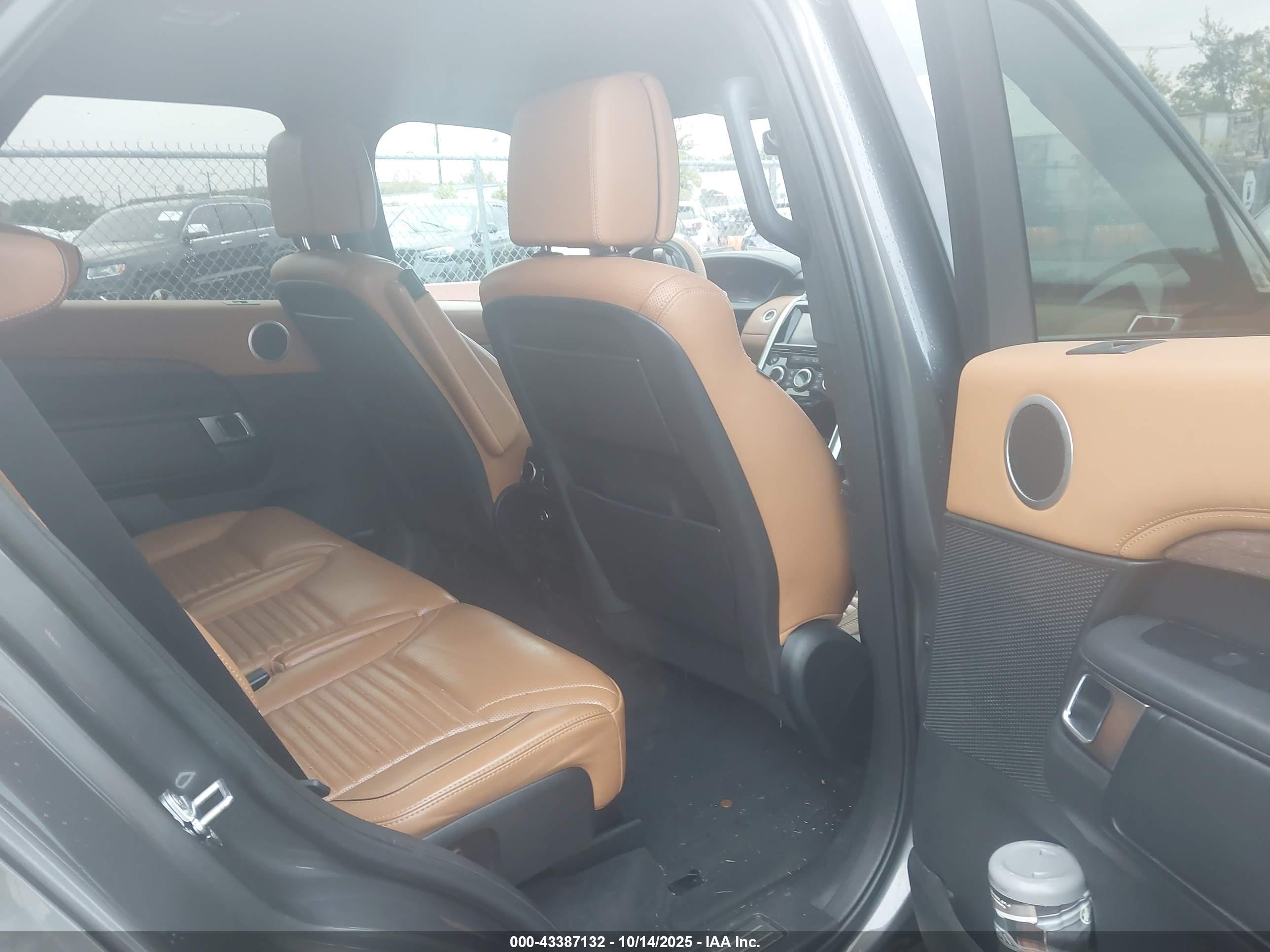 LAND ROVER image 8