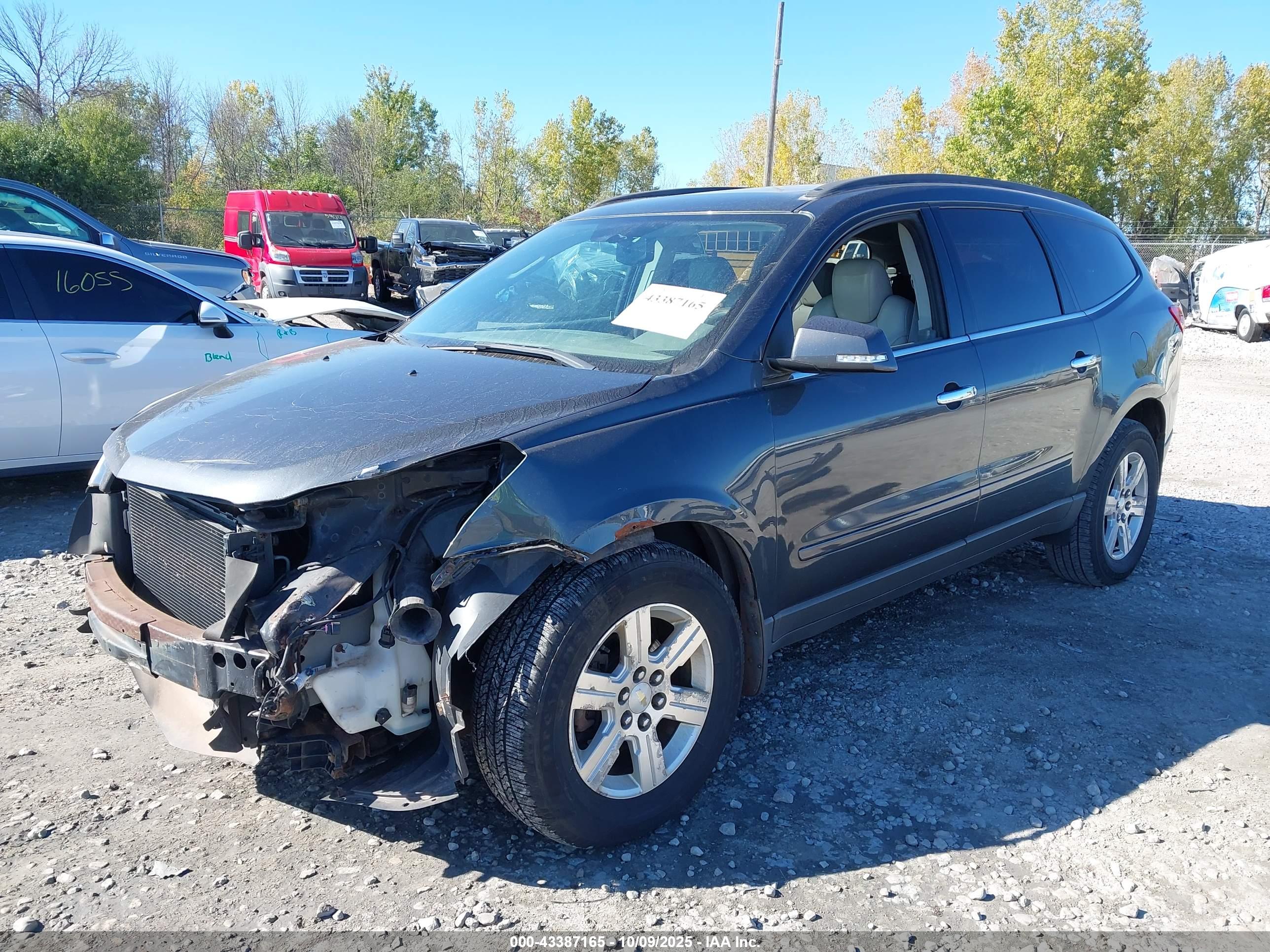 CHEVROLET TRAVERSE image 2