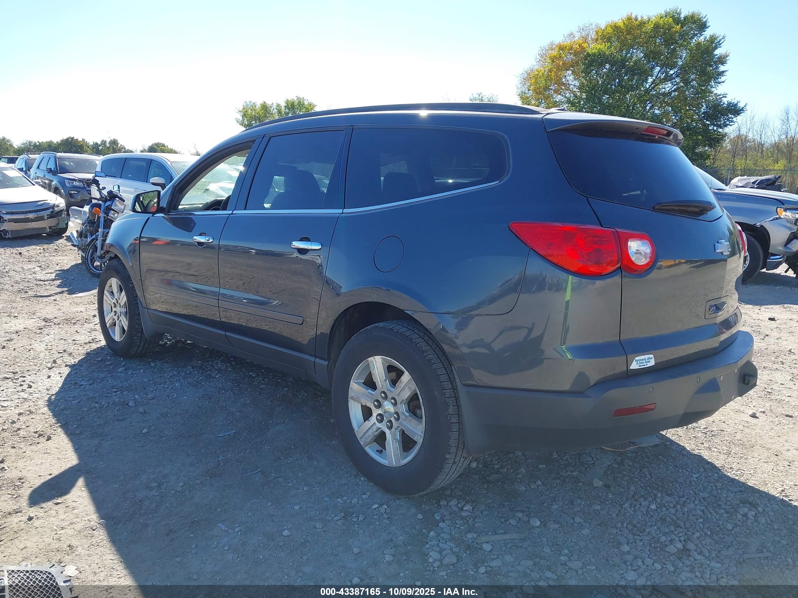 CHEVROLET TRAVERSE image 3