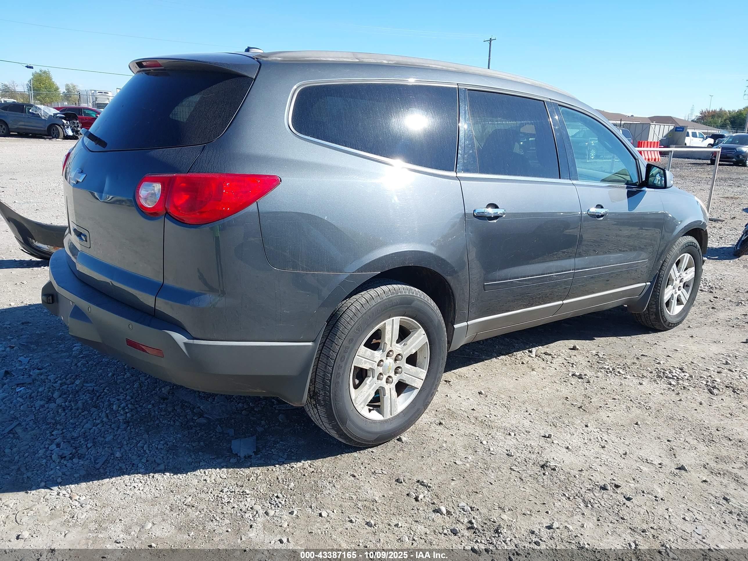 CHEVROLET TRAVERSE image 4
