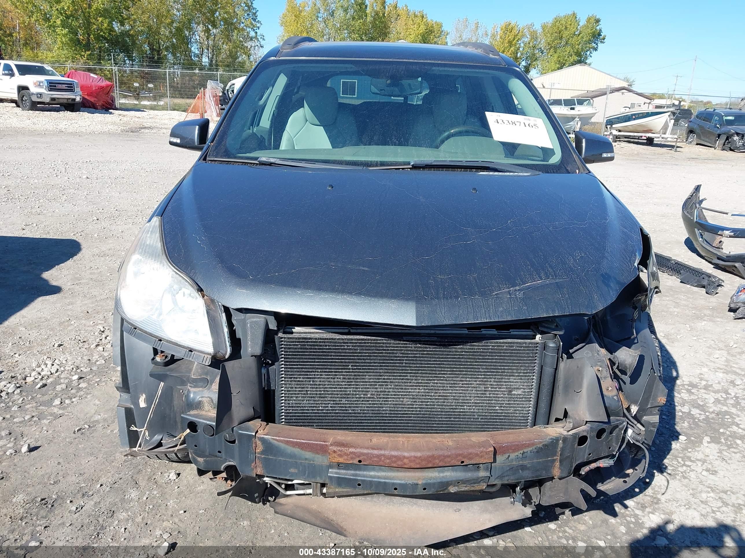 CHEVROLET TRAVERSE image 6