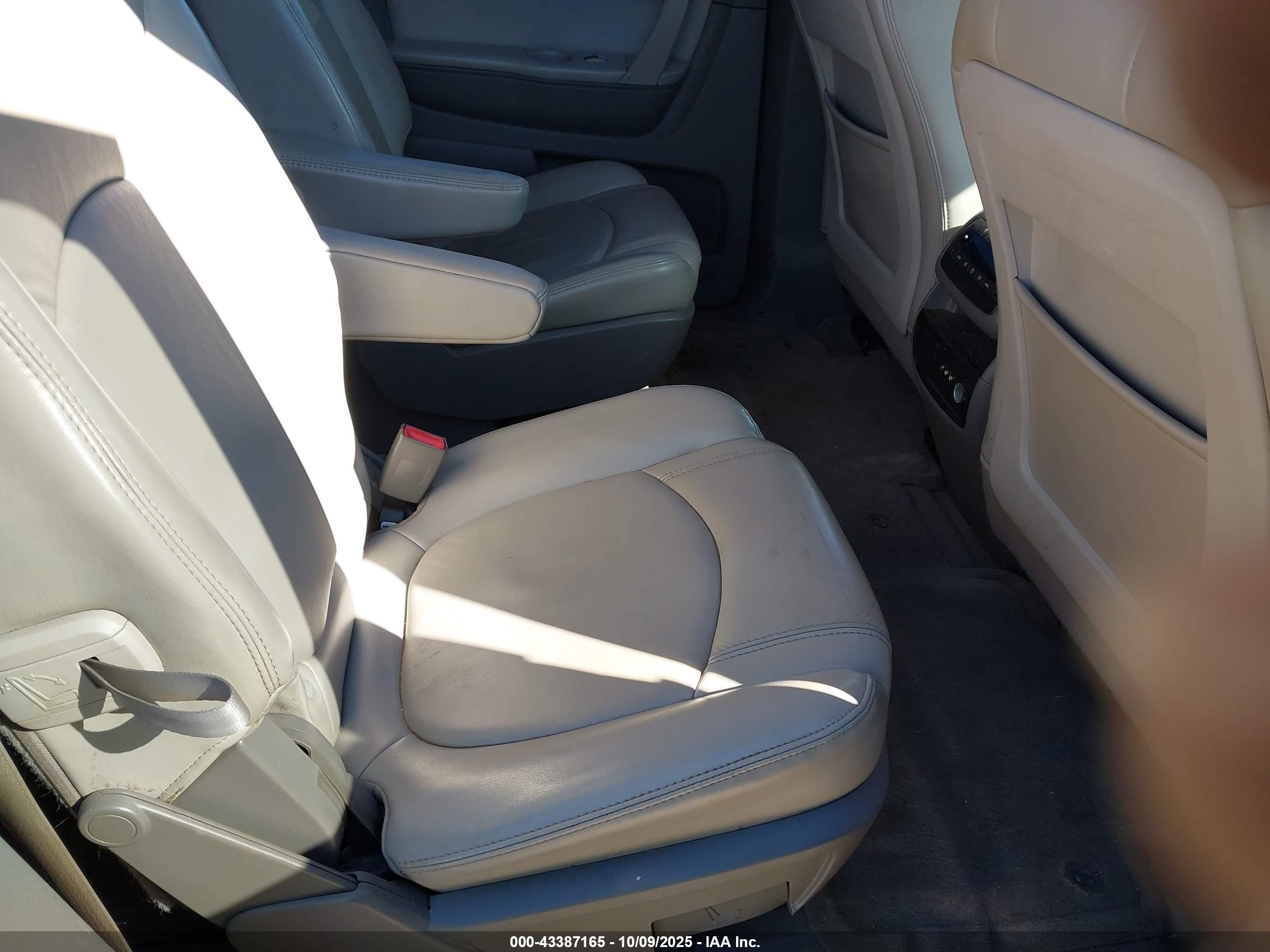 CHEVROLET TRAVERSE image 8