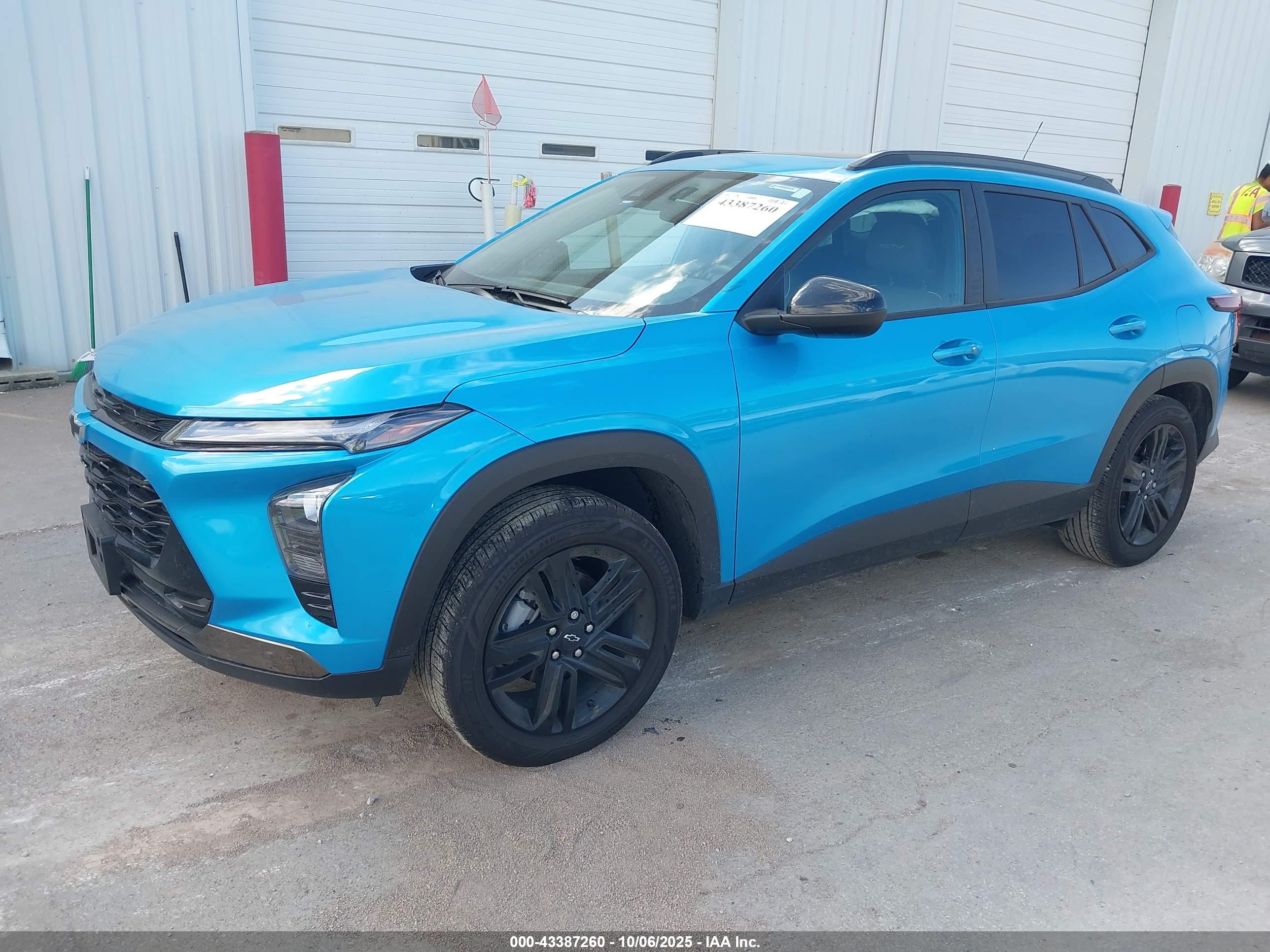 CHEVROLET TRAX image 2