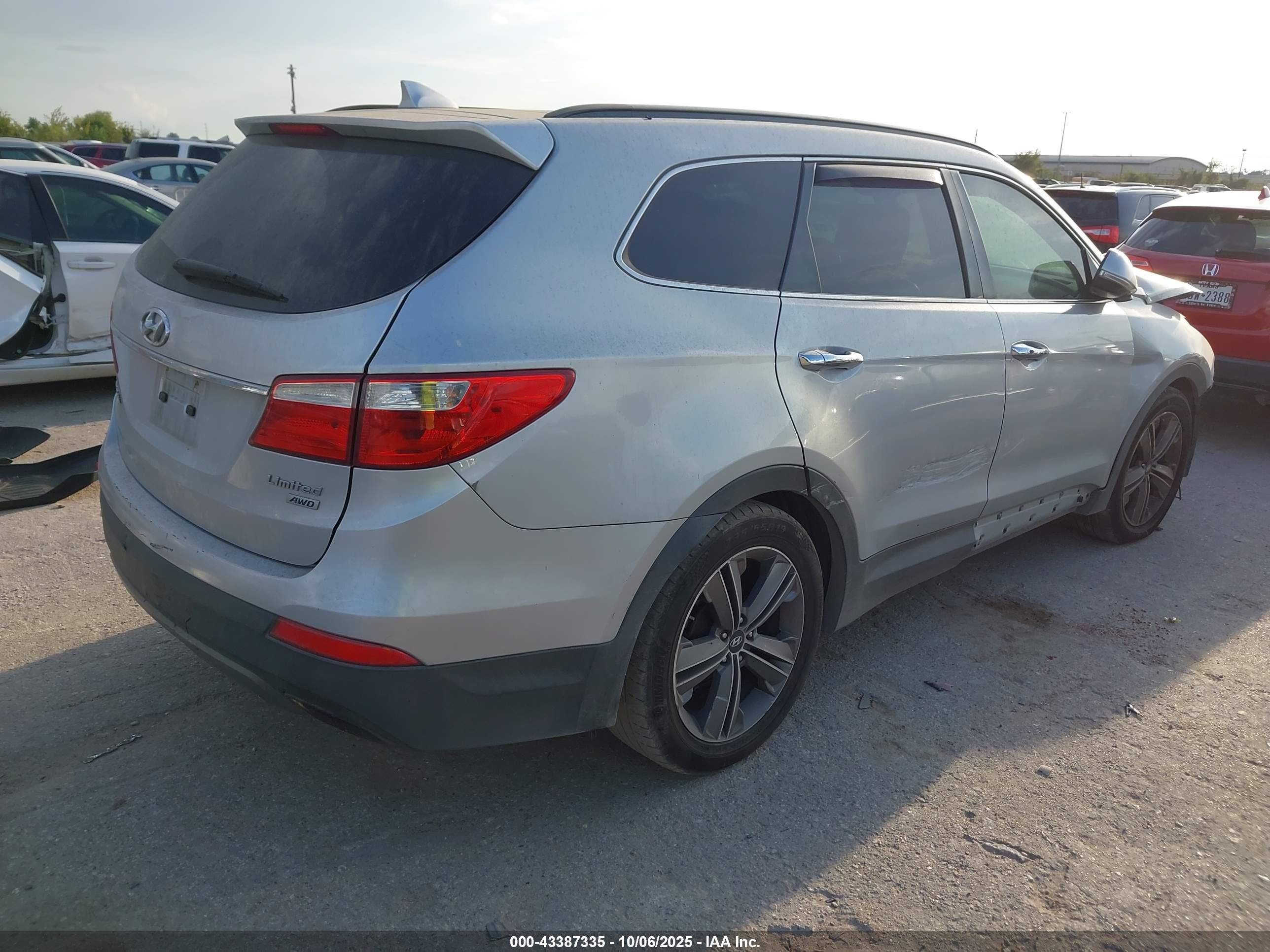 HYUNDAI SANTA image 4