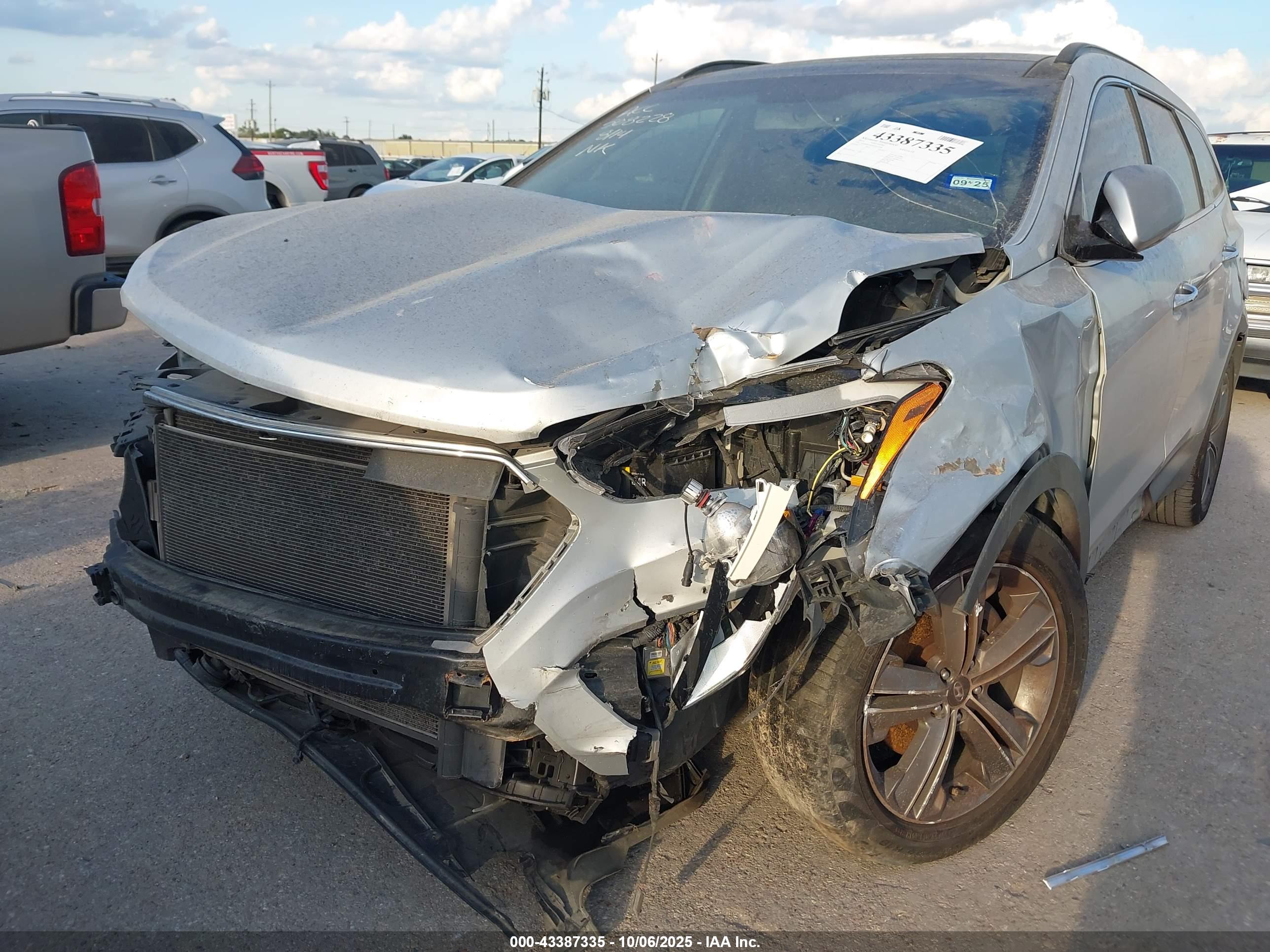 HYUNDAI SANTA image 6