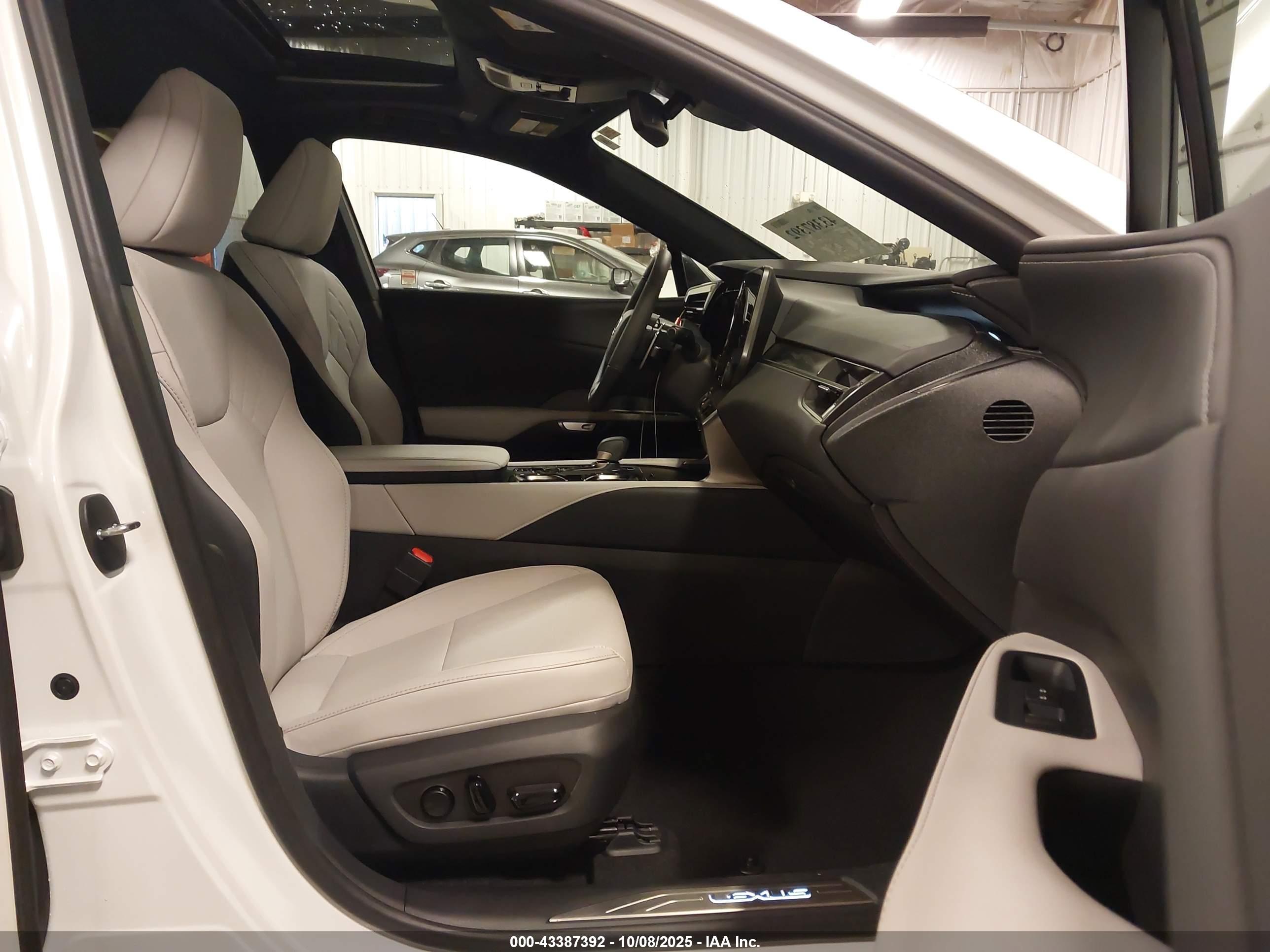 LEXUS RX image 5