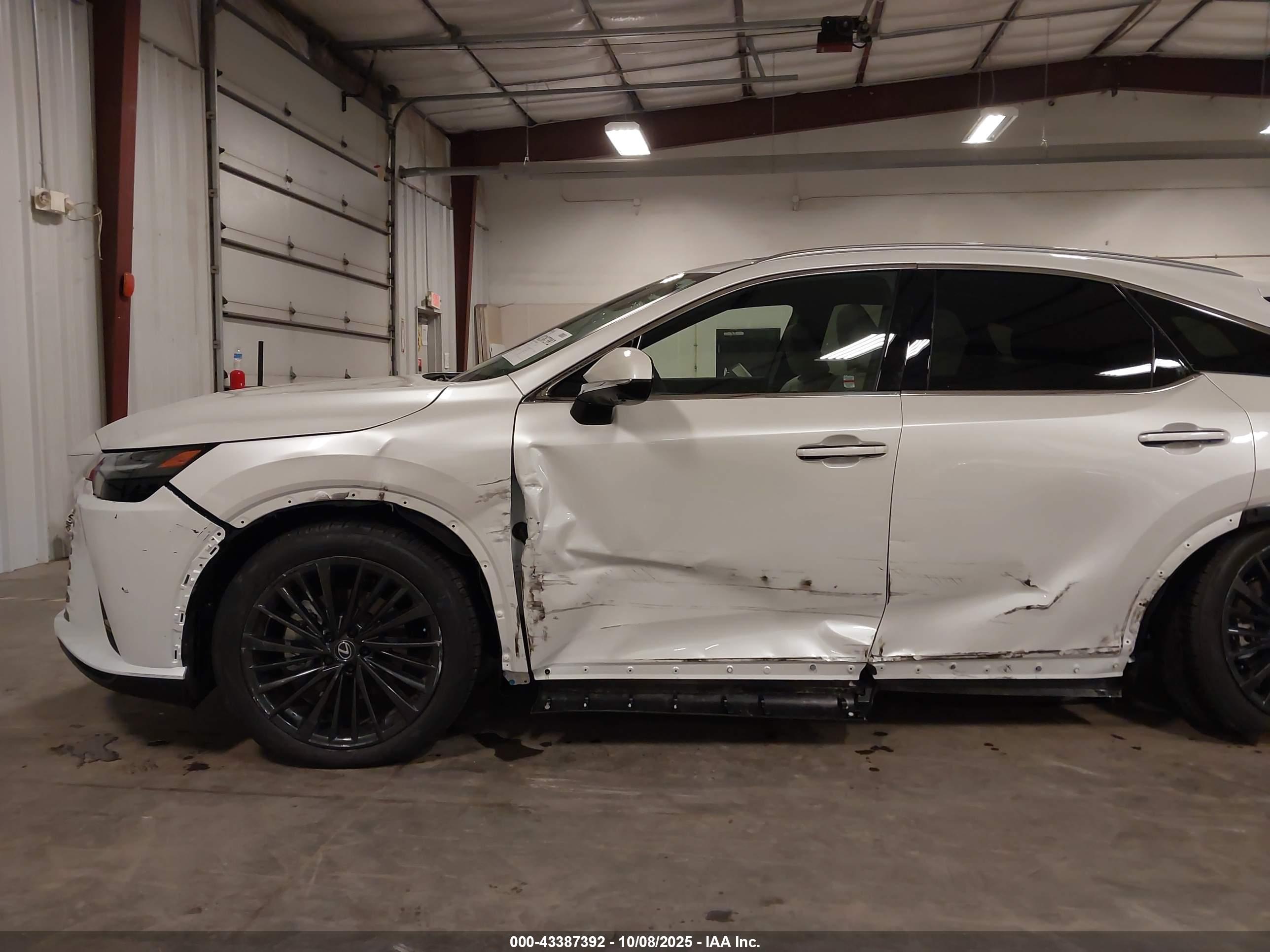 LEXUS RX image 6