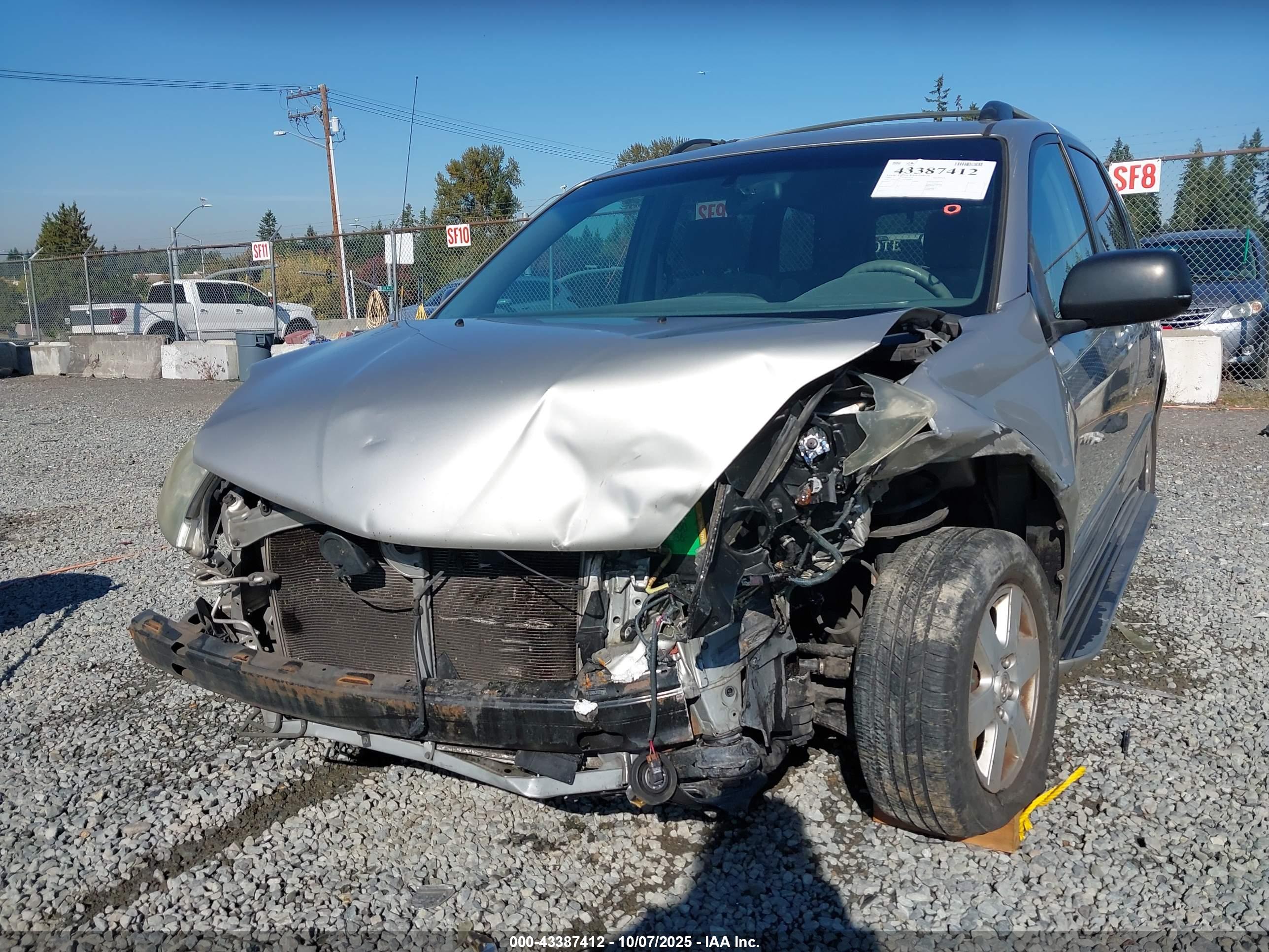 TOYOTA SIENNA image 6