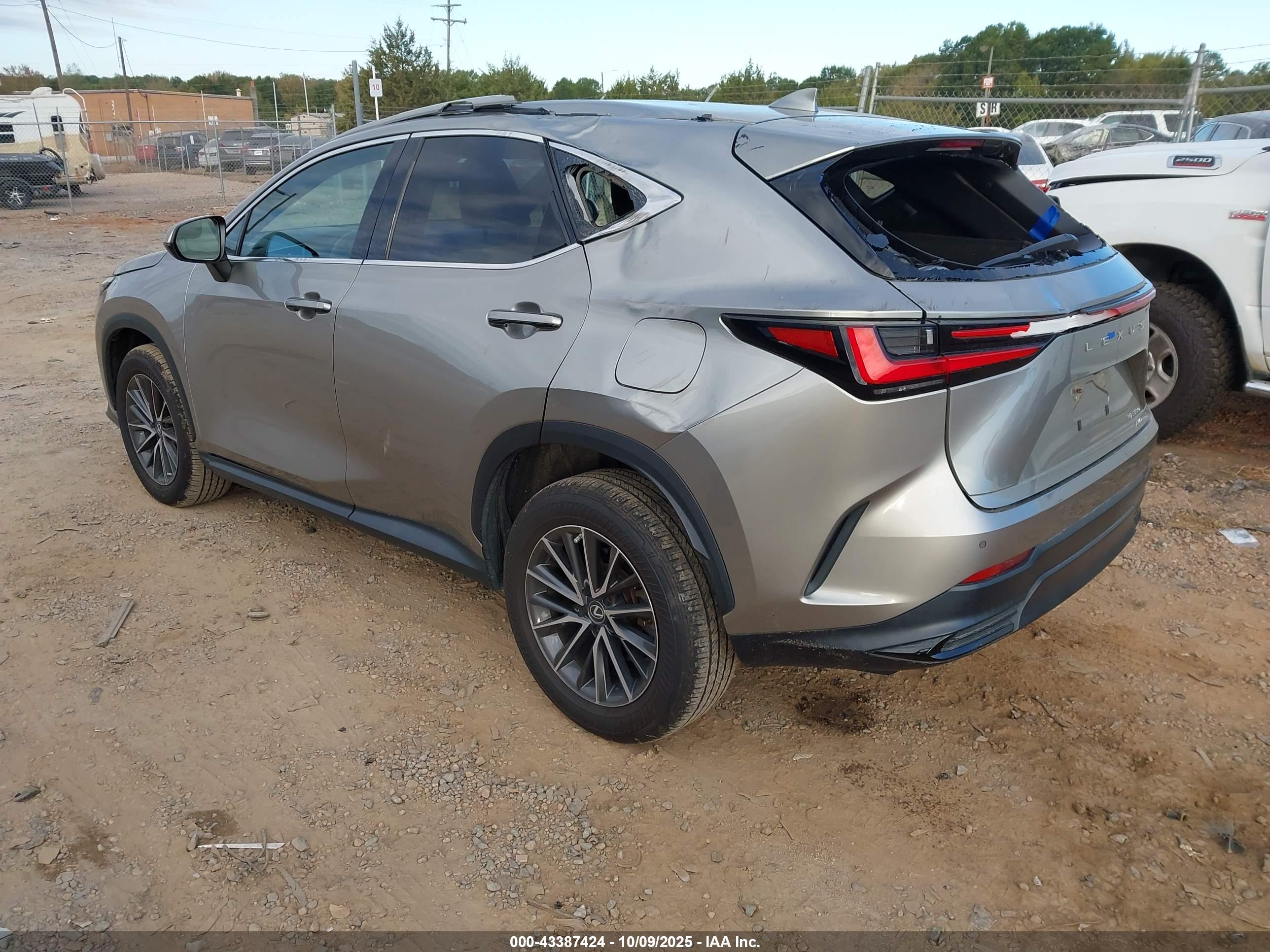 LEXUS NX image 3